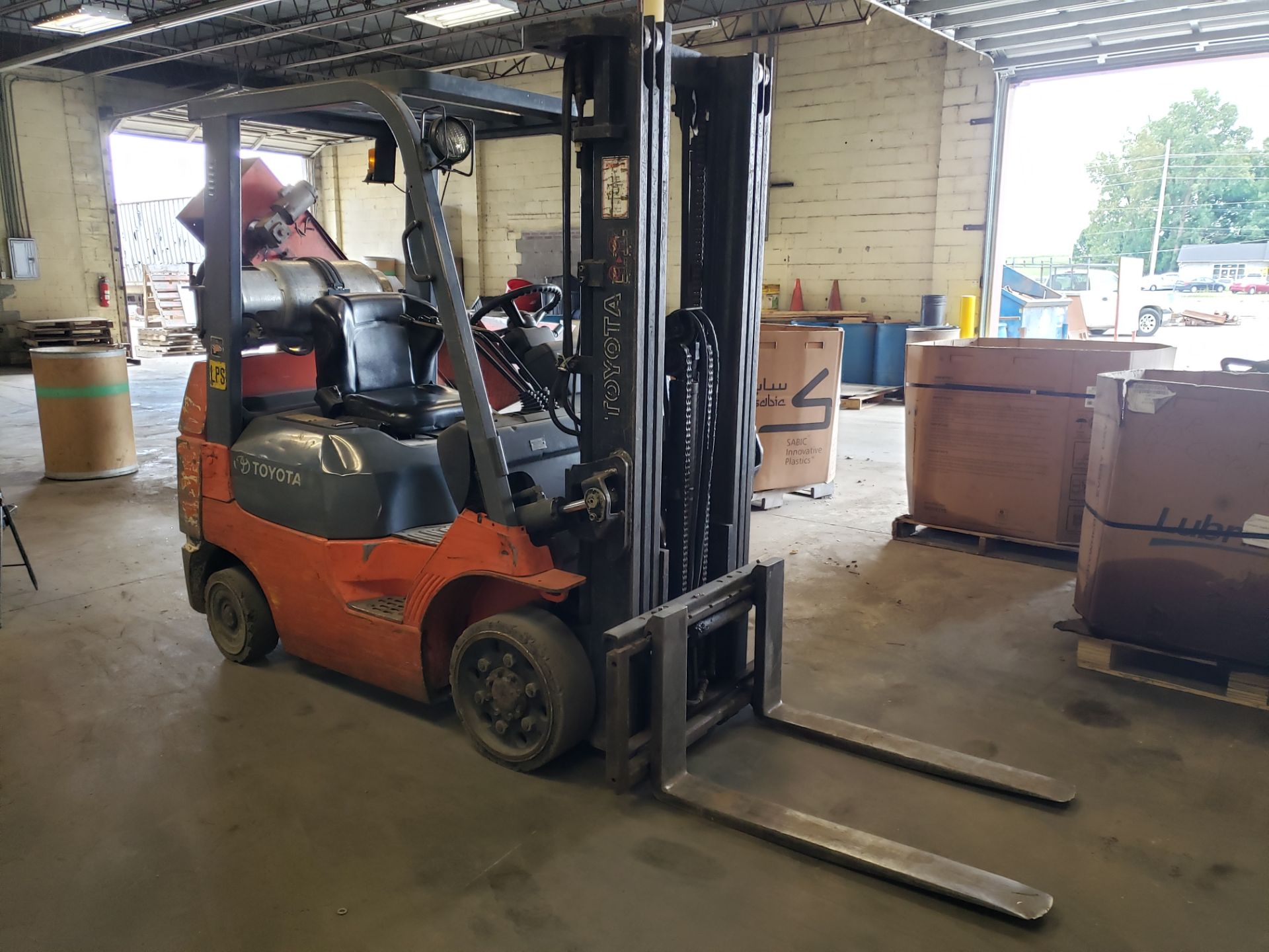 Toyota Model 7FGCU25 5,000-Lb Capacity Forklift - Image 4 of 7