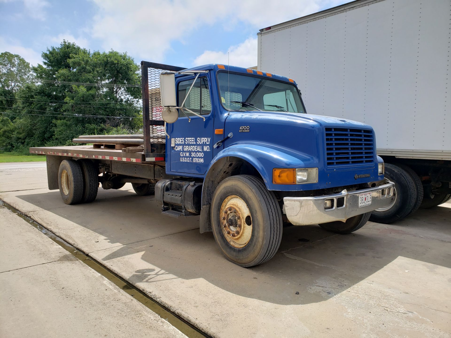 2000 International Navistar 4700 Flatbed Truck