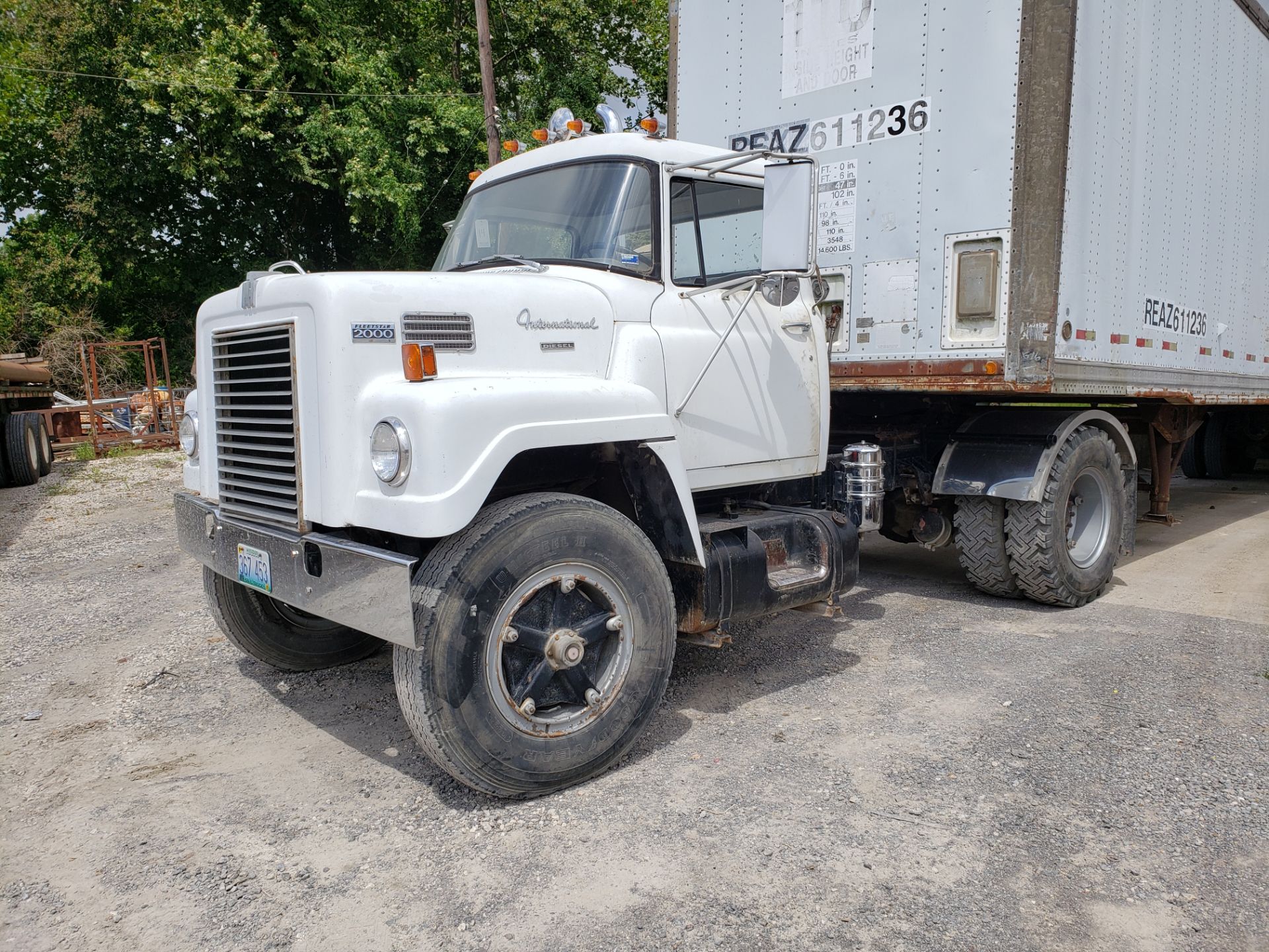 1968 International Fleetstar 2000D Single Axle Tractor