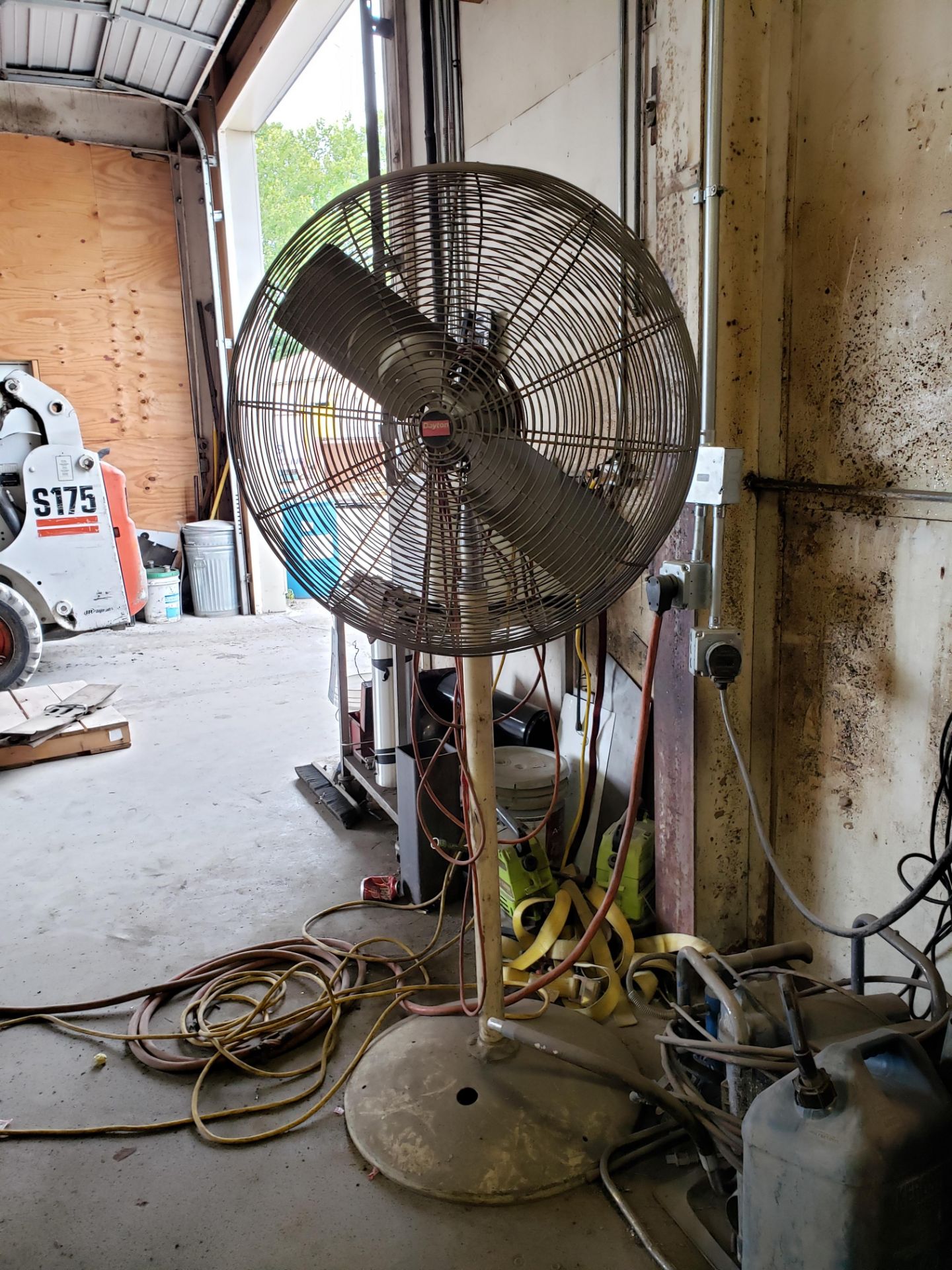 Dayton 30" Pedestal Fan