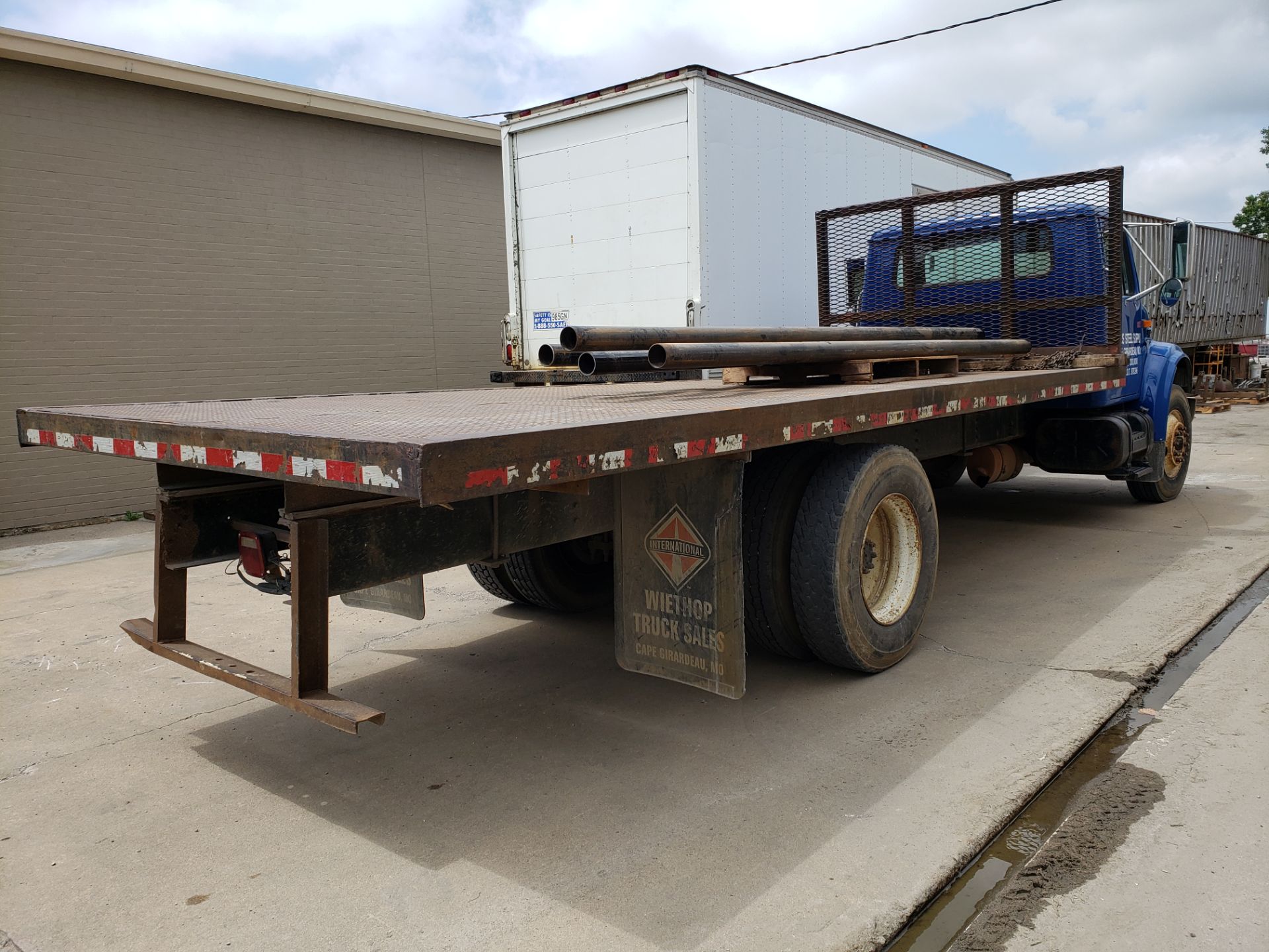 2000 International Navistar 4700 Flatbed Truck - Image 4 of 8