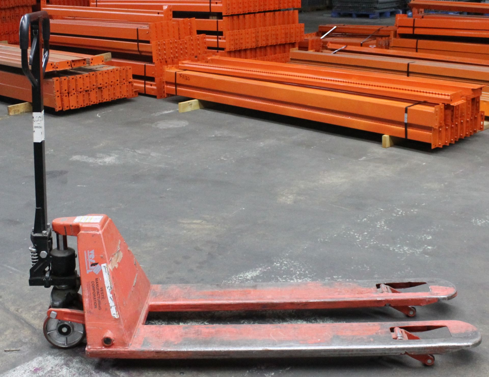 USED 21"W X 48"L LOW PROFILE PALLET JACK - Bild 2 aus 4