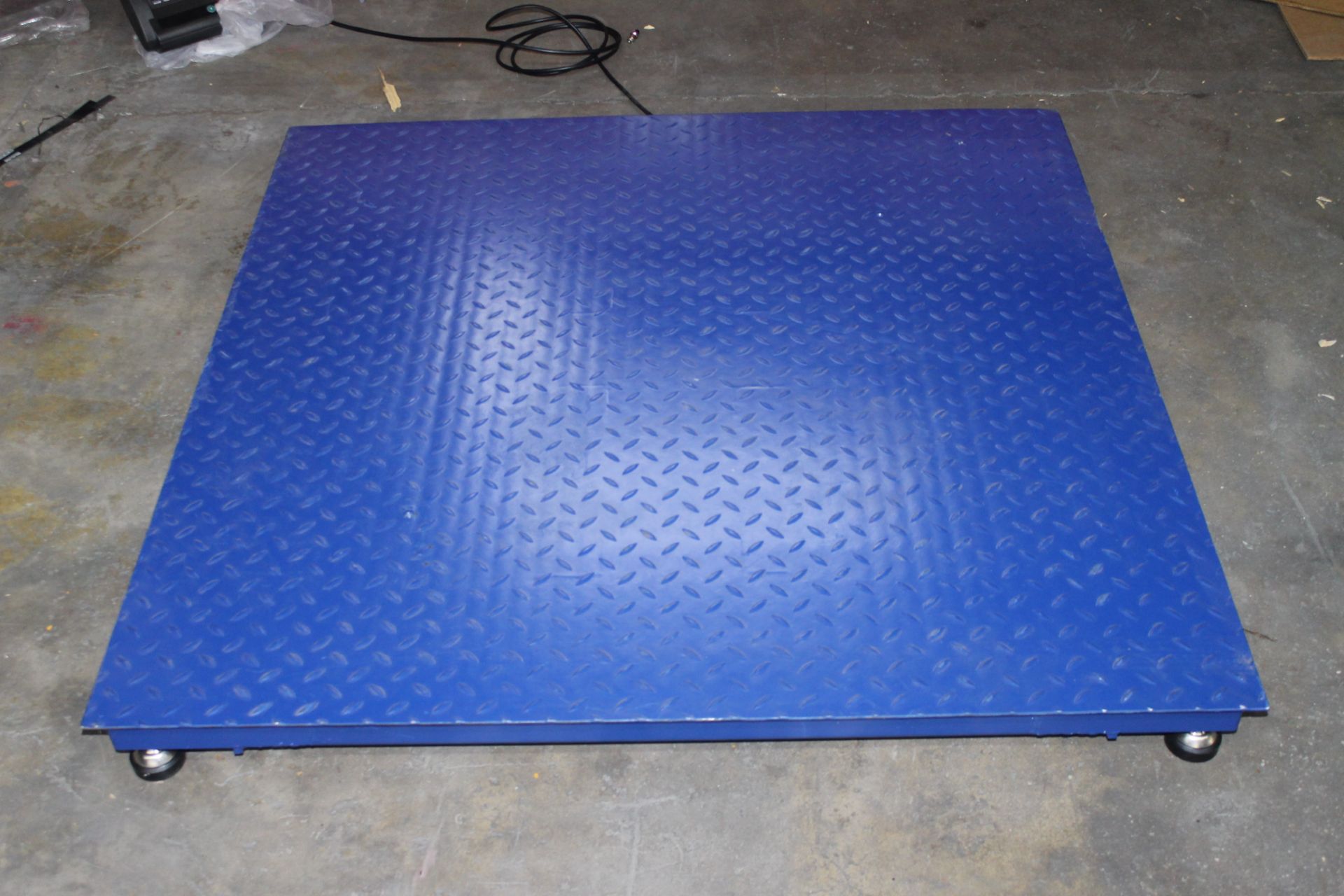 5000 LB CAP PALLET FLOOR SCALE WITH BATTERY POWERED DISPLAY