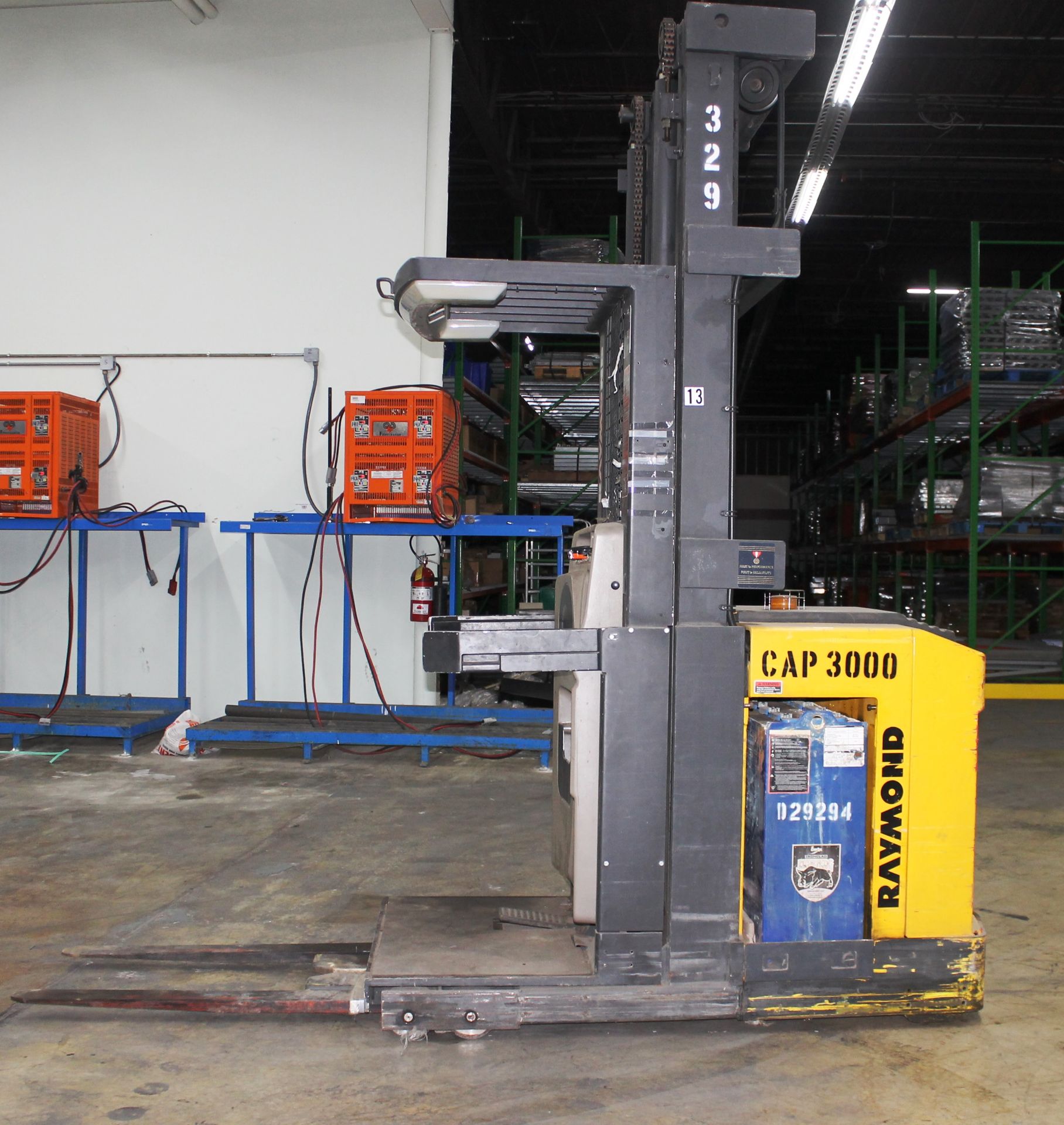 RAYMOND 3000 LBS CAPACITY ORDER PICKER