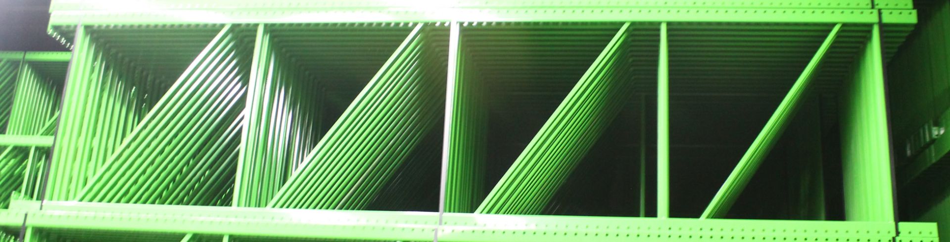 NEW 30 PCS OF TEARDROP UPRIGHT. SIZE 16'H X 48"D, 3"X 3" GREEN