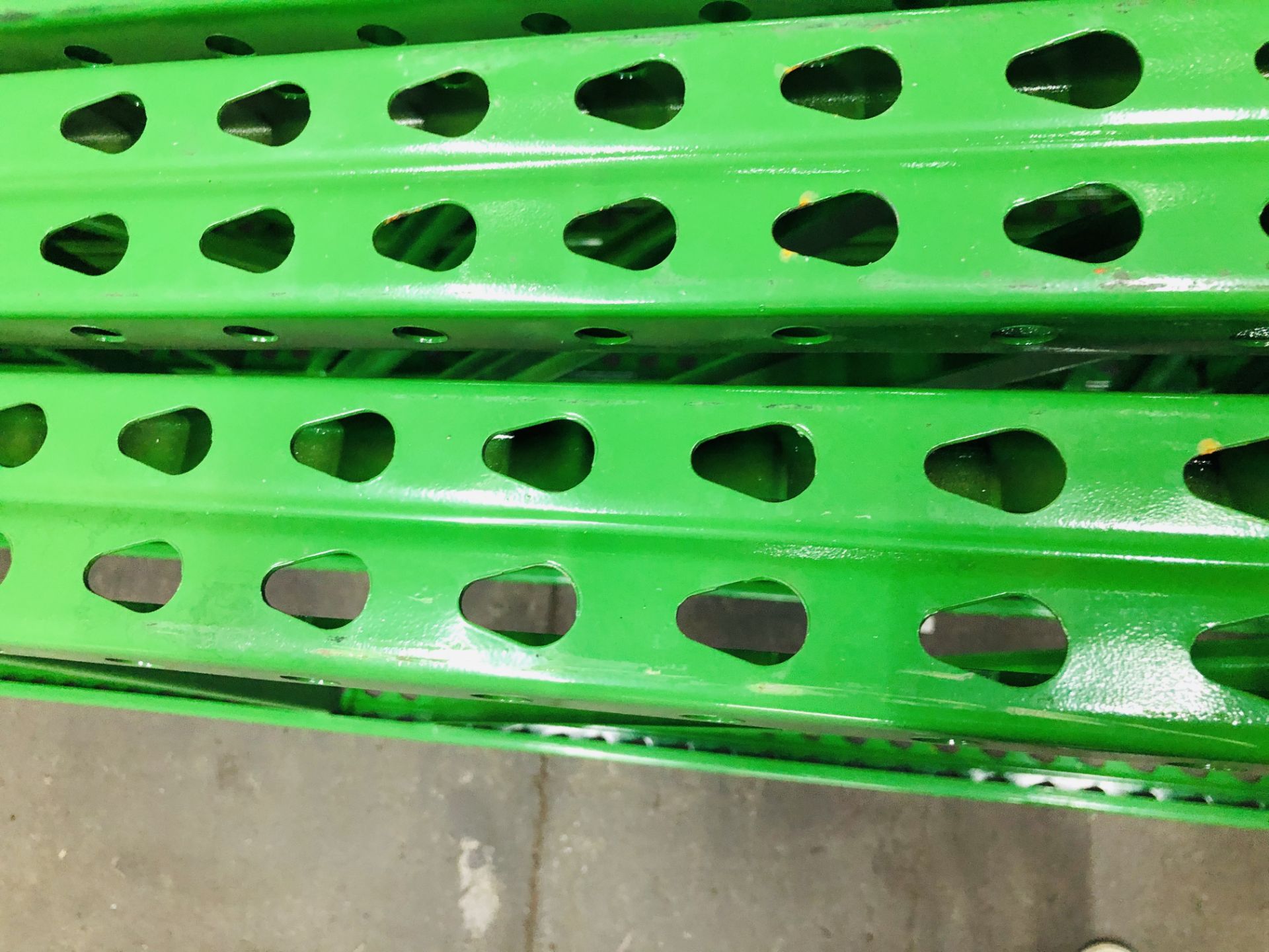 USED 15 PCS OF TEARDROP UPRIGHT. SIZE 16'H X 42"D, 3"X 1-5/8" GREEN - Image 2 of 2