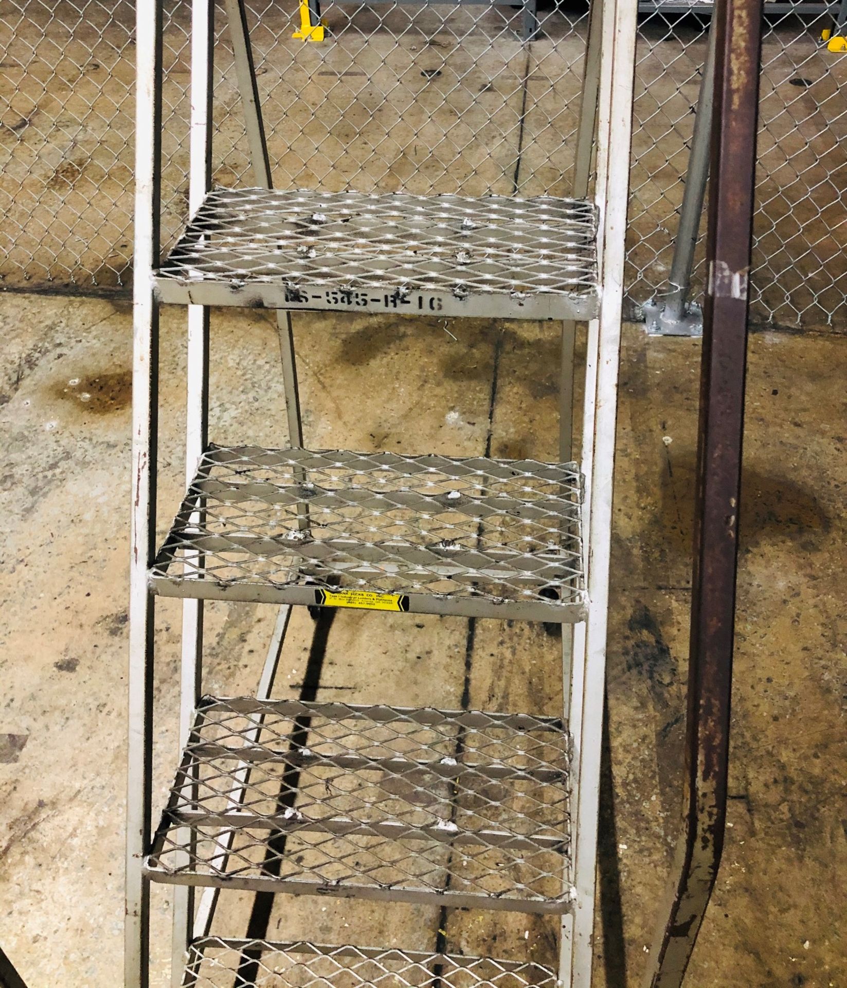 USED 5 STEP ROLLING LADDER - Image 2 of 3