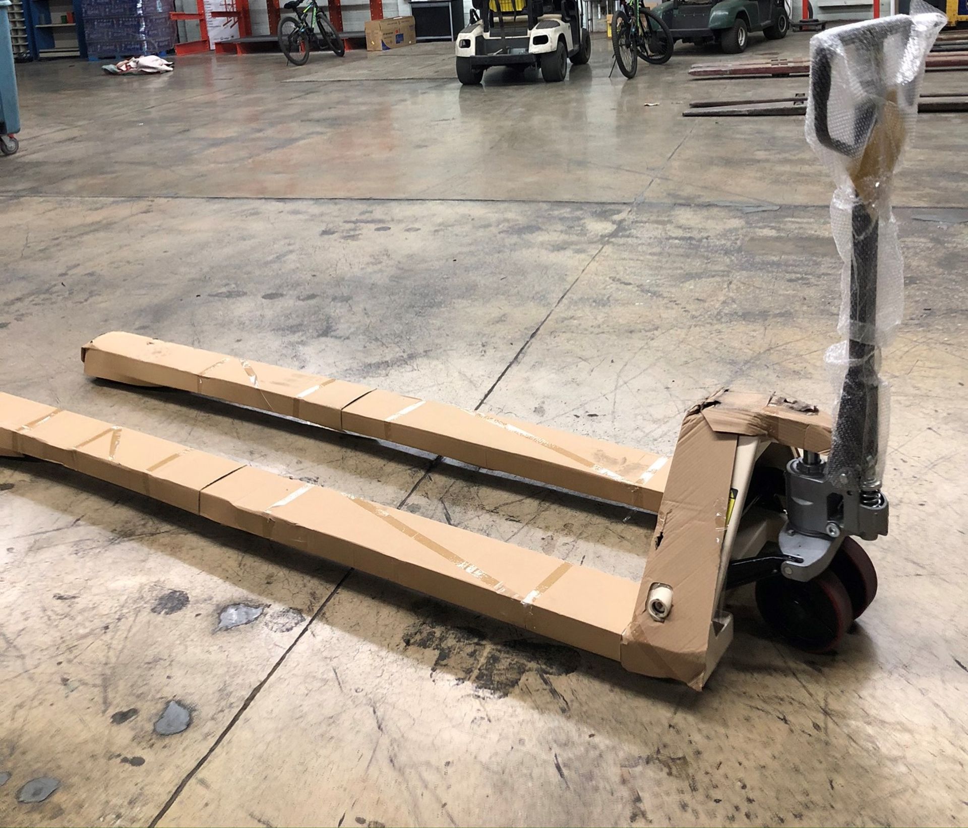 27"W X 96"L BRAND NEW LONG PALLET JACK - Image 2 of 4