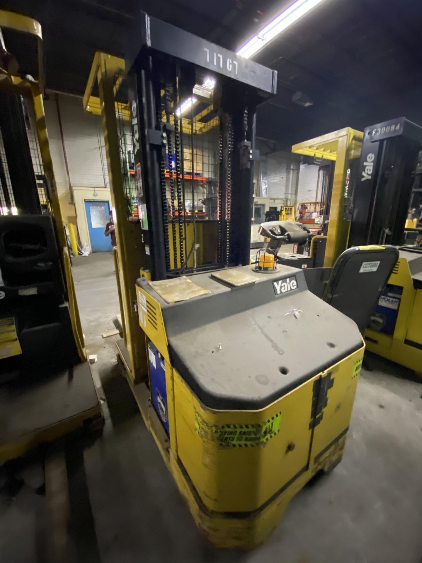 YALE 3000 LBS CAPACITY ELECTRIC ORDER PICKER - Image 3 of 3