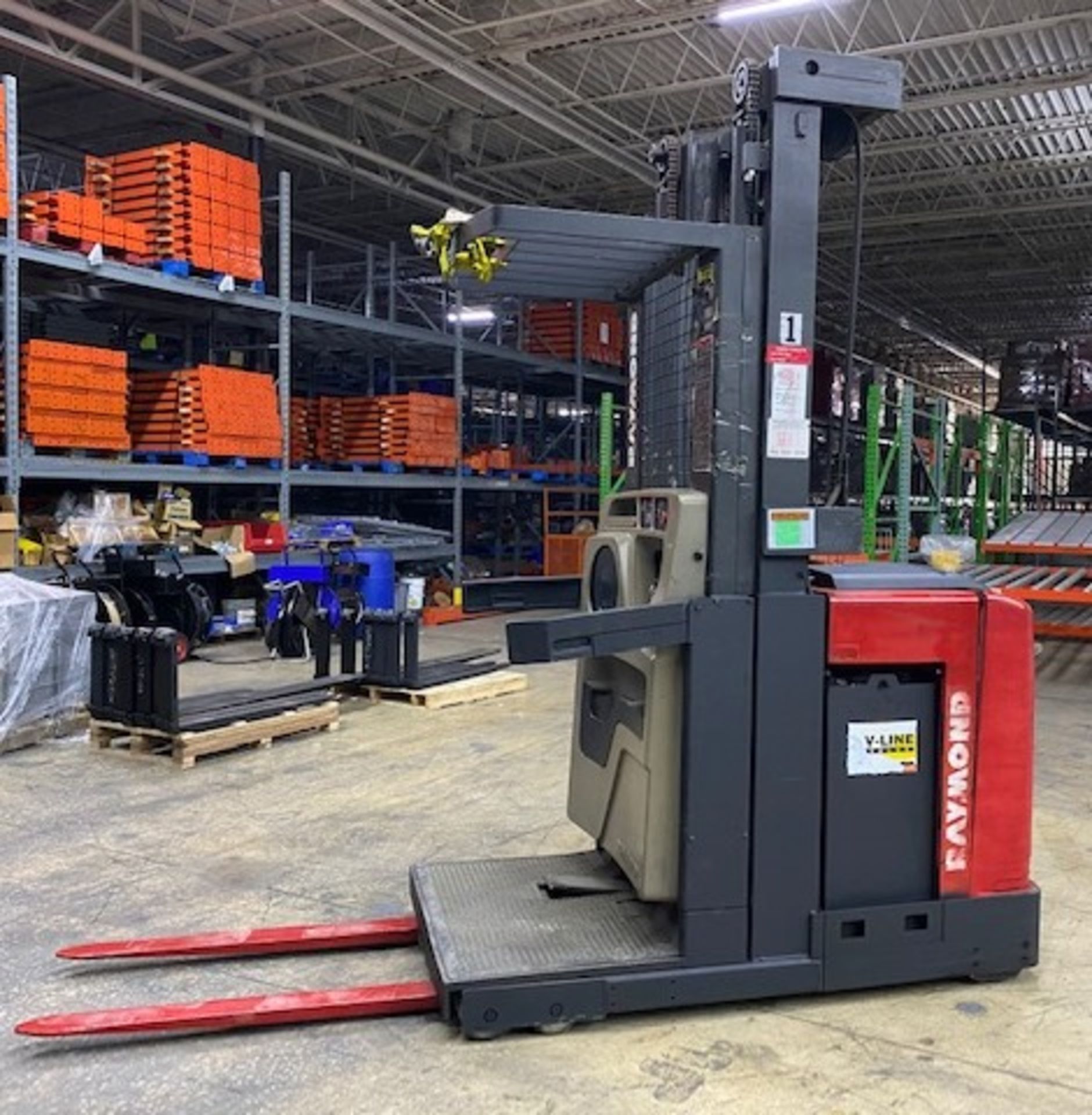 RAYMOND 3000 LBS CAPACITY ELECTRIC ORDER PICKER