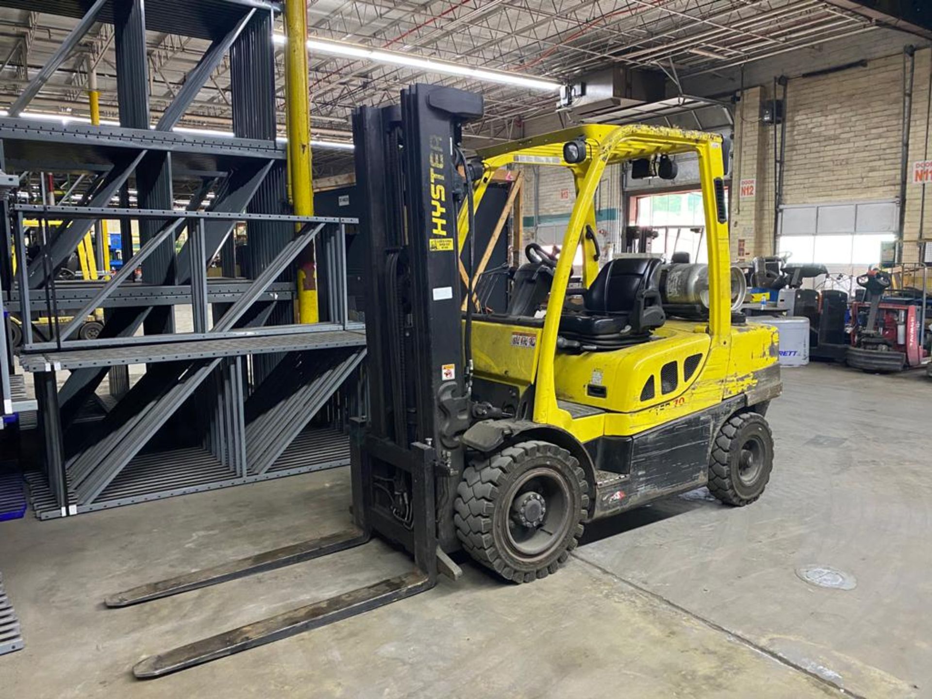 HYSTER 7000 LBS CAPACITY PROPANE FORKLIFT