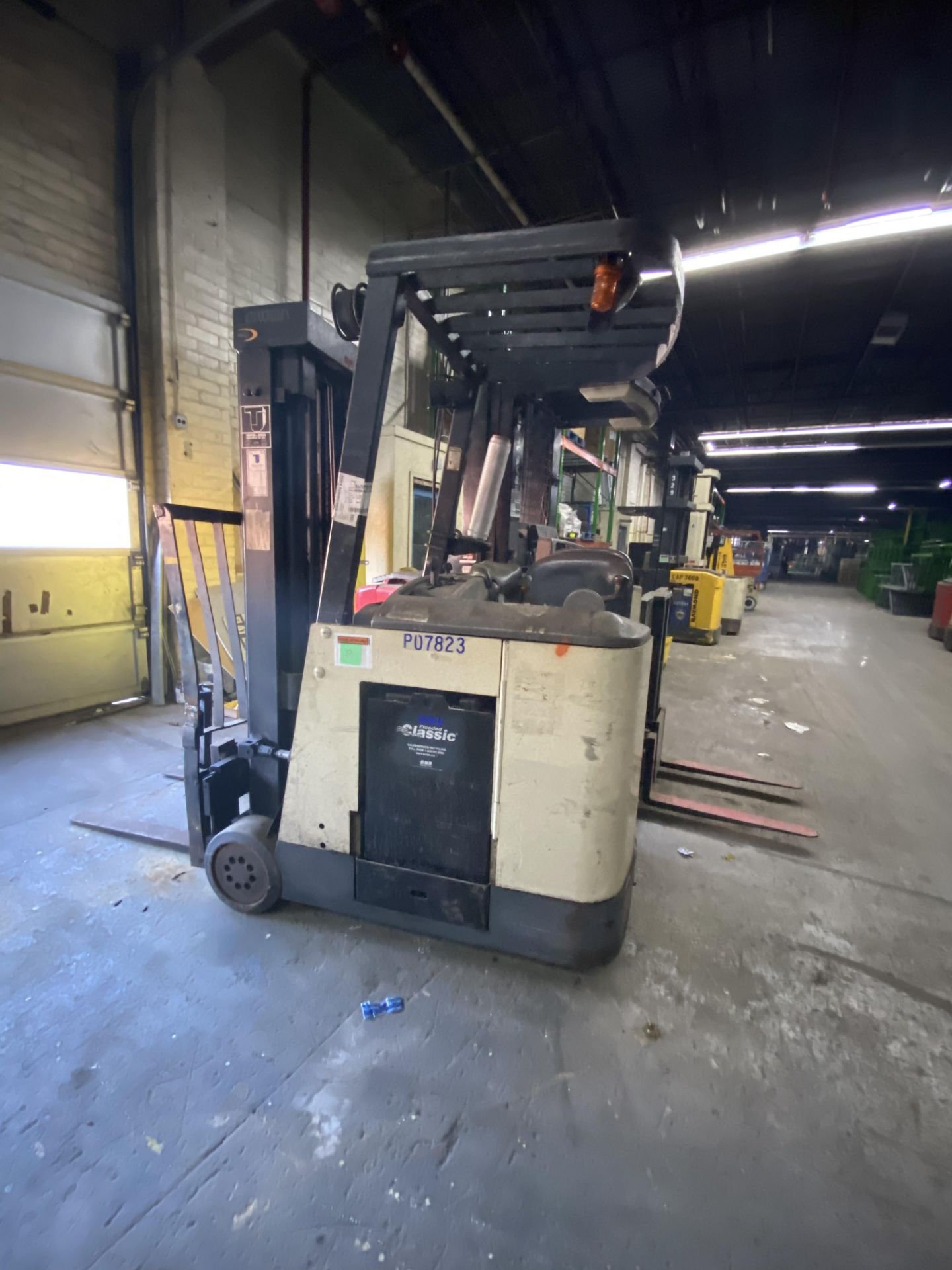 CROWN ELECTRIC STAND UP FORKLIFT - Image 3 of 3