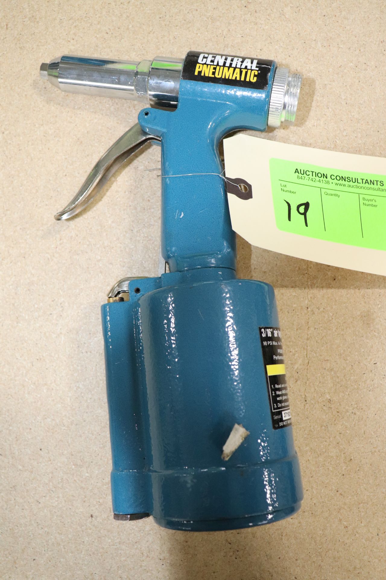 Central pneumatic 3/16 air hydraulic riveter