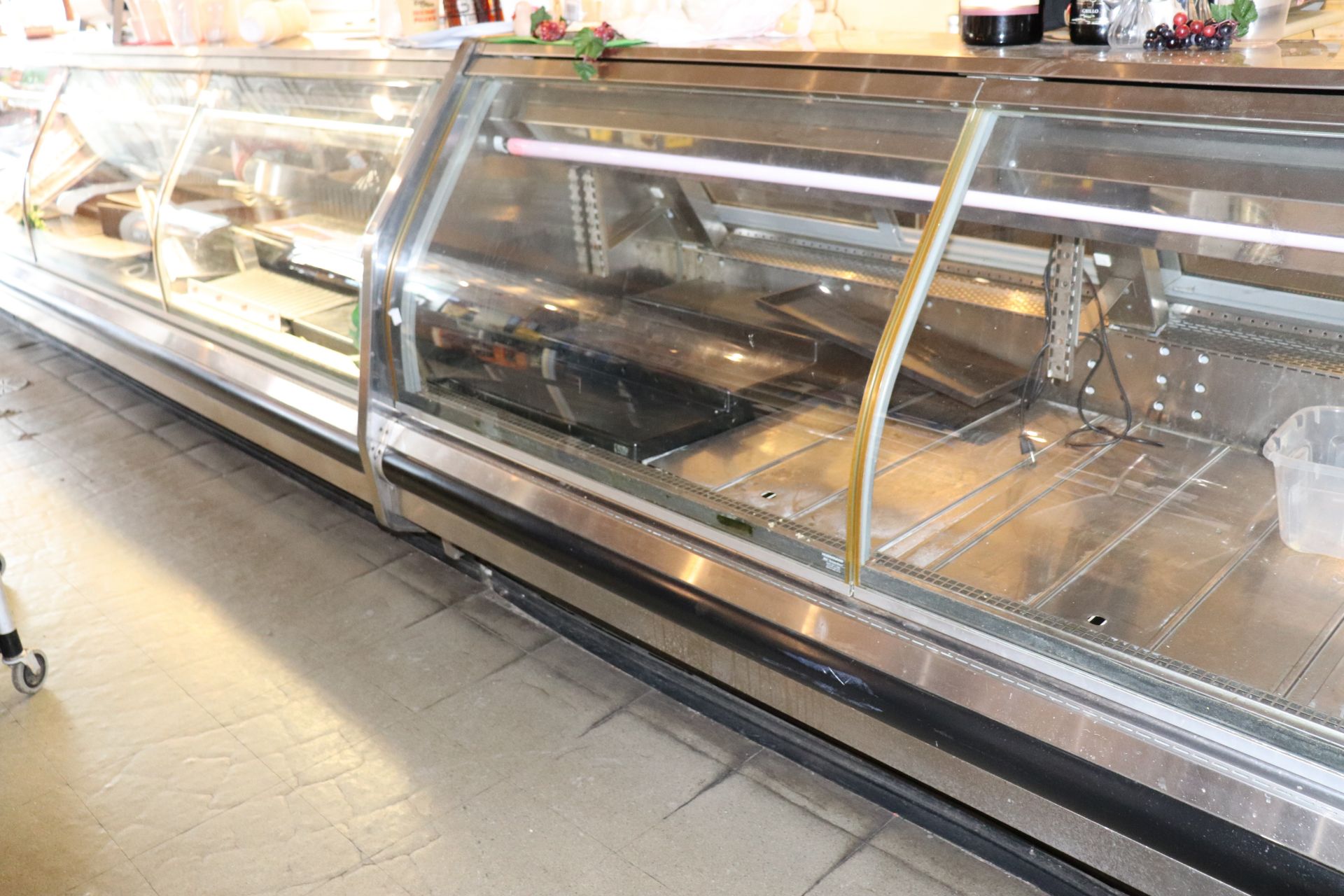 33' curved glass deli case (remote as found) - Image 3 of 4
