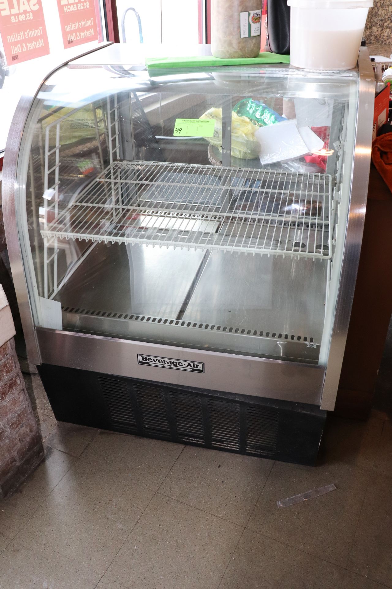 Beverage Air curved glass refrigerated pastry case, 47"