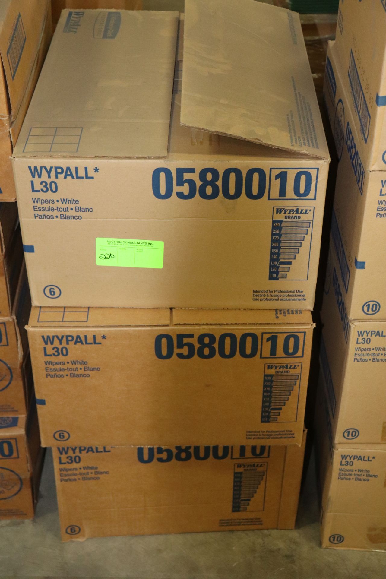 Three boxes of Wypall L30 wipers, white, eight per box