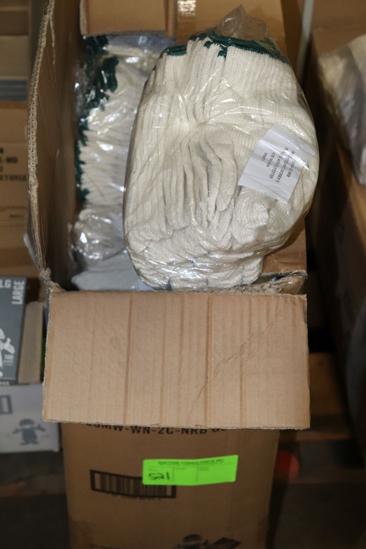 Box of string knit gloves, approximately 300 pair