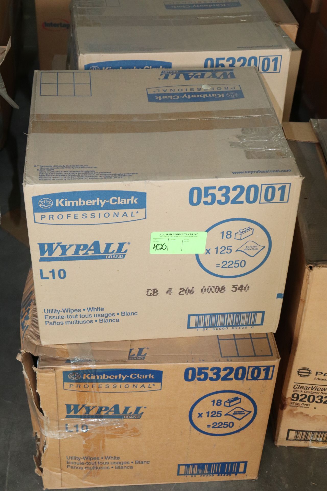 Four boxes of Wypall L10 wipes