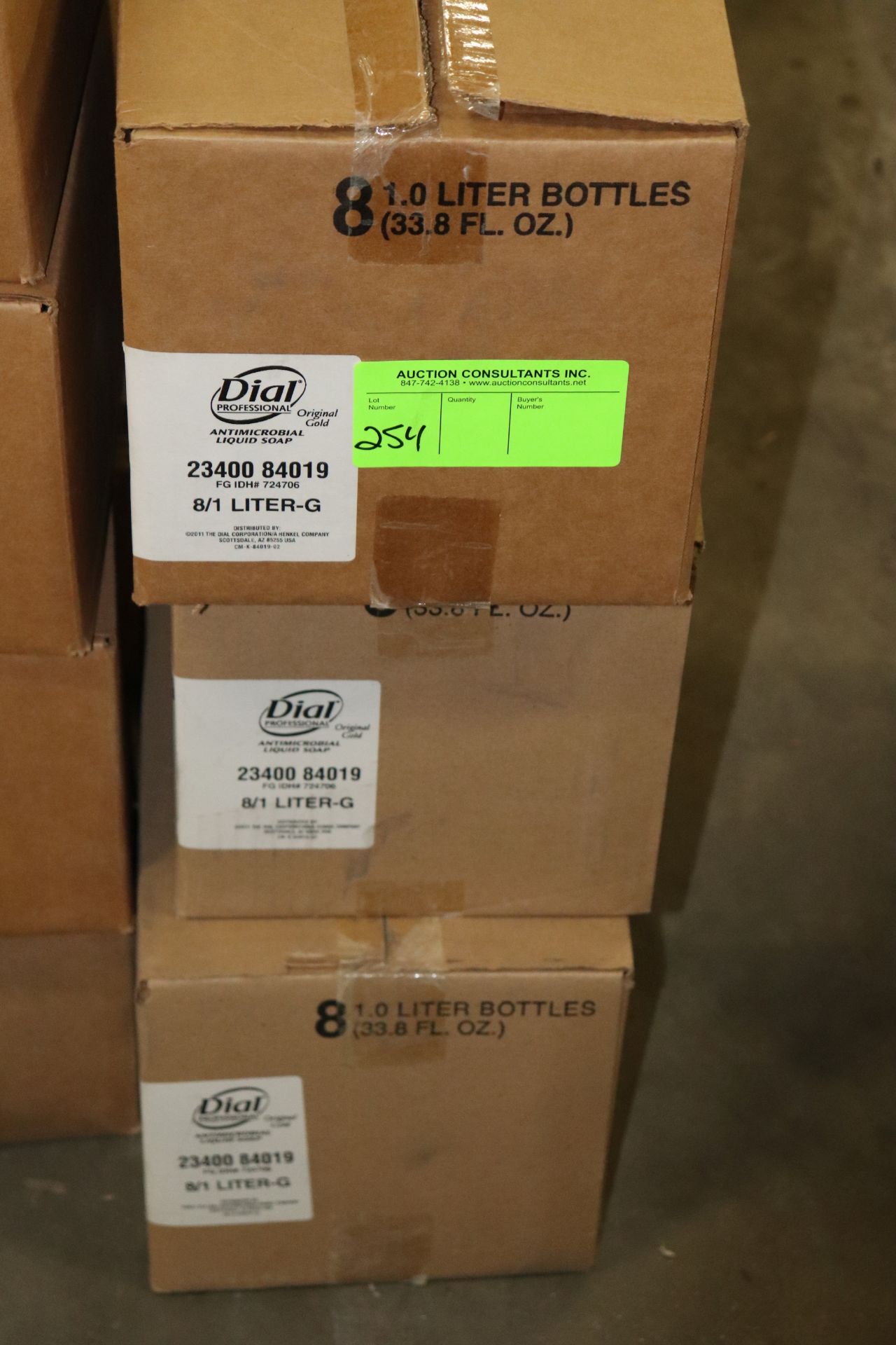 Three boxes of Dial liquid soap, eight 1-liter tanks per box - Image 2 of 2