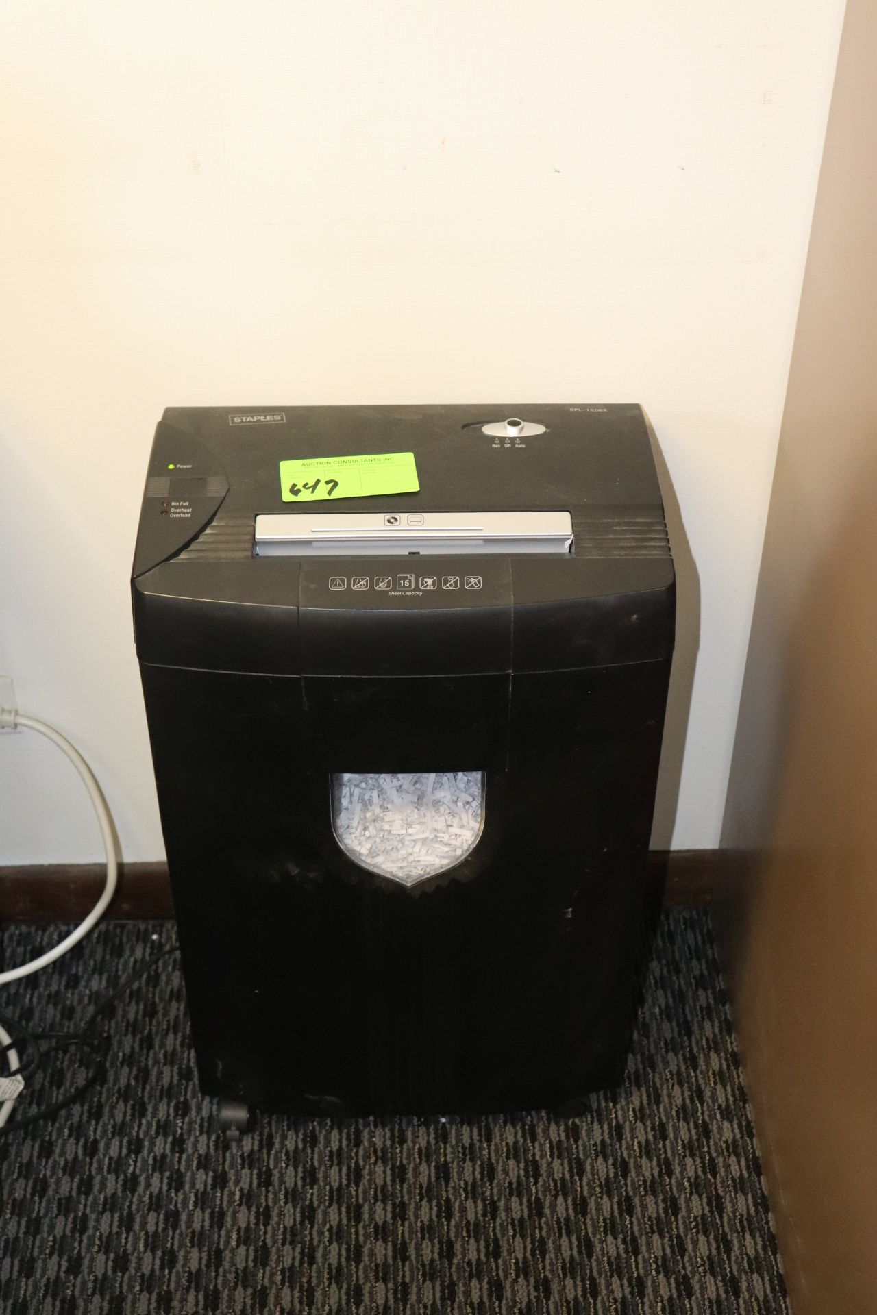 Staples paper shredder, model SPL-1506X