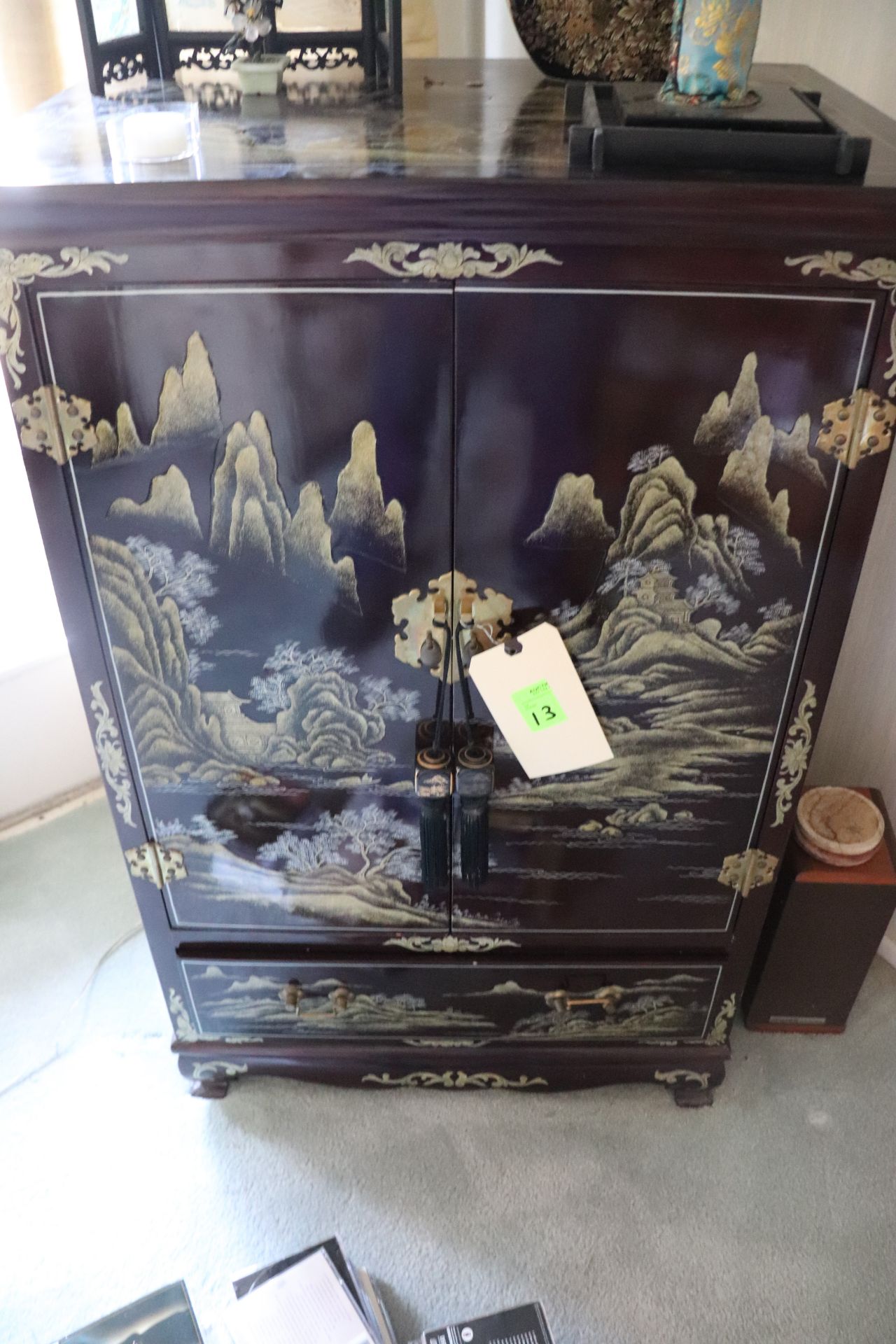 Painted Chinese entertainment center with one drawer and two doors, black lacquer - Image 2 of 3