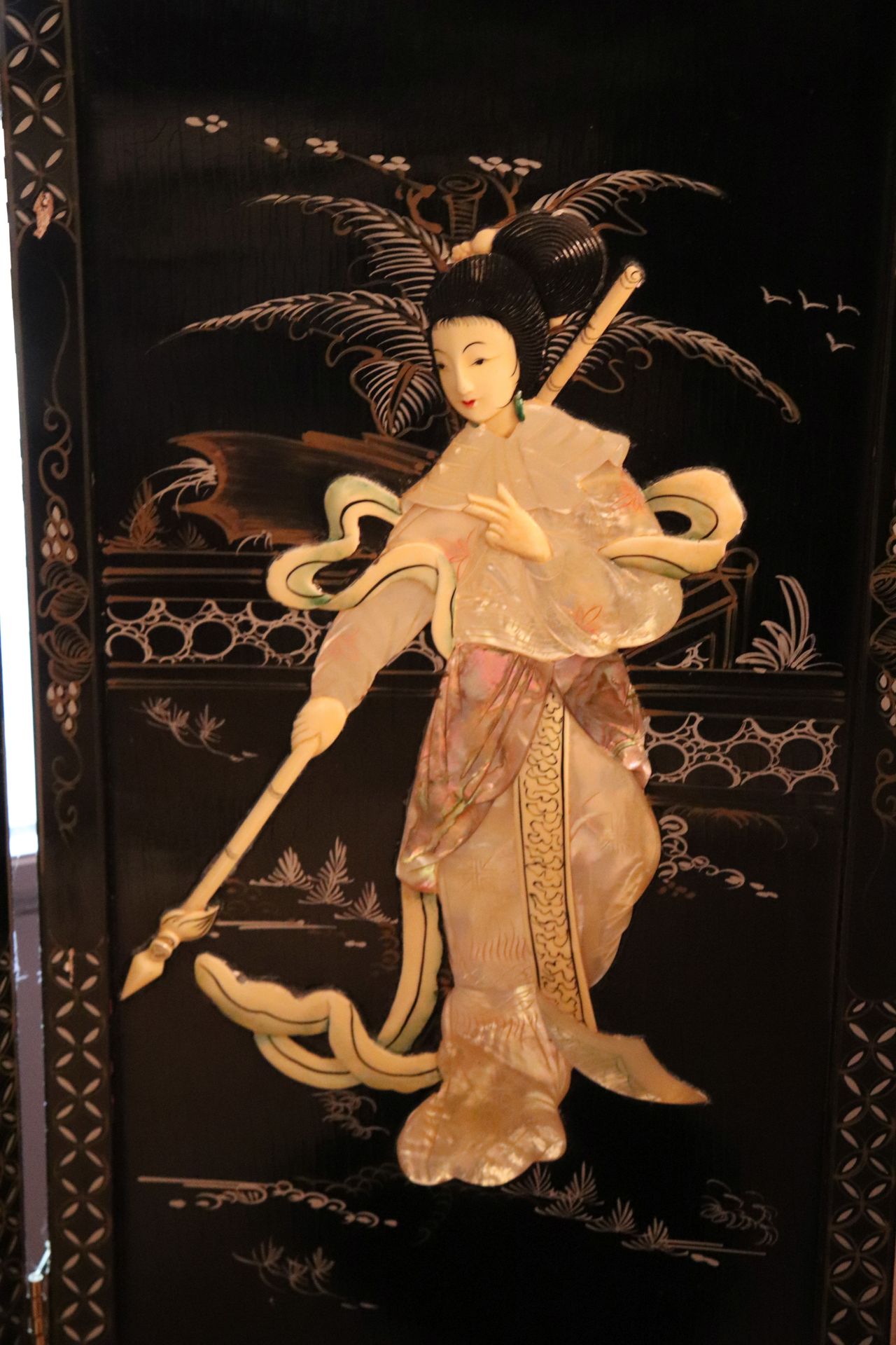 Four-panel screen with mother of pearl inlay depicting Oriental, height 36" - Image 2 of 3