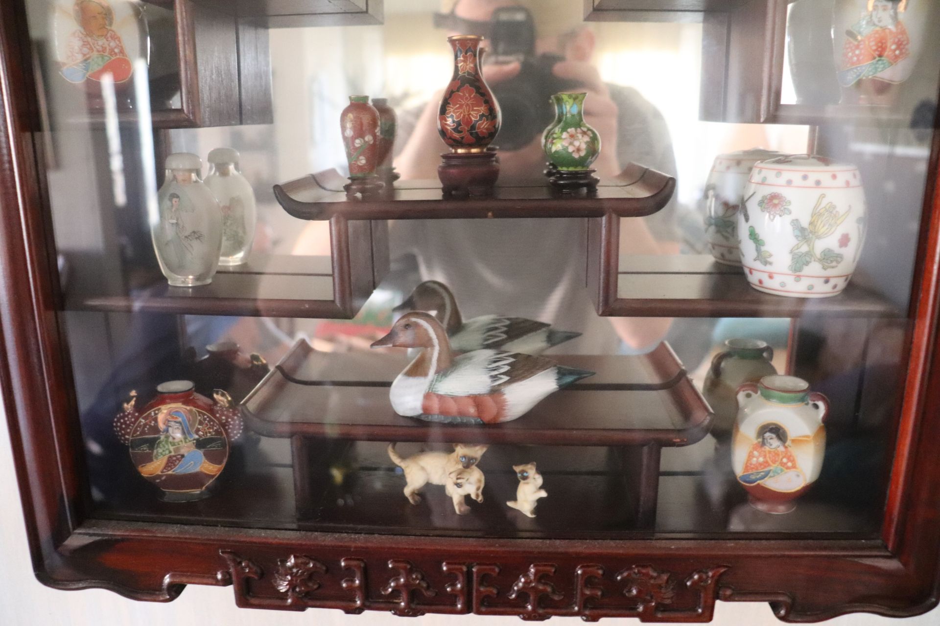 Curio cabinet with mirrored back and contents including bottles, figurines, and vessels - Image 2 of 3