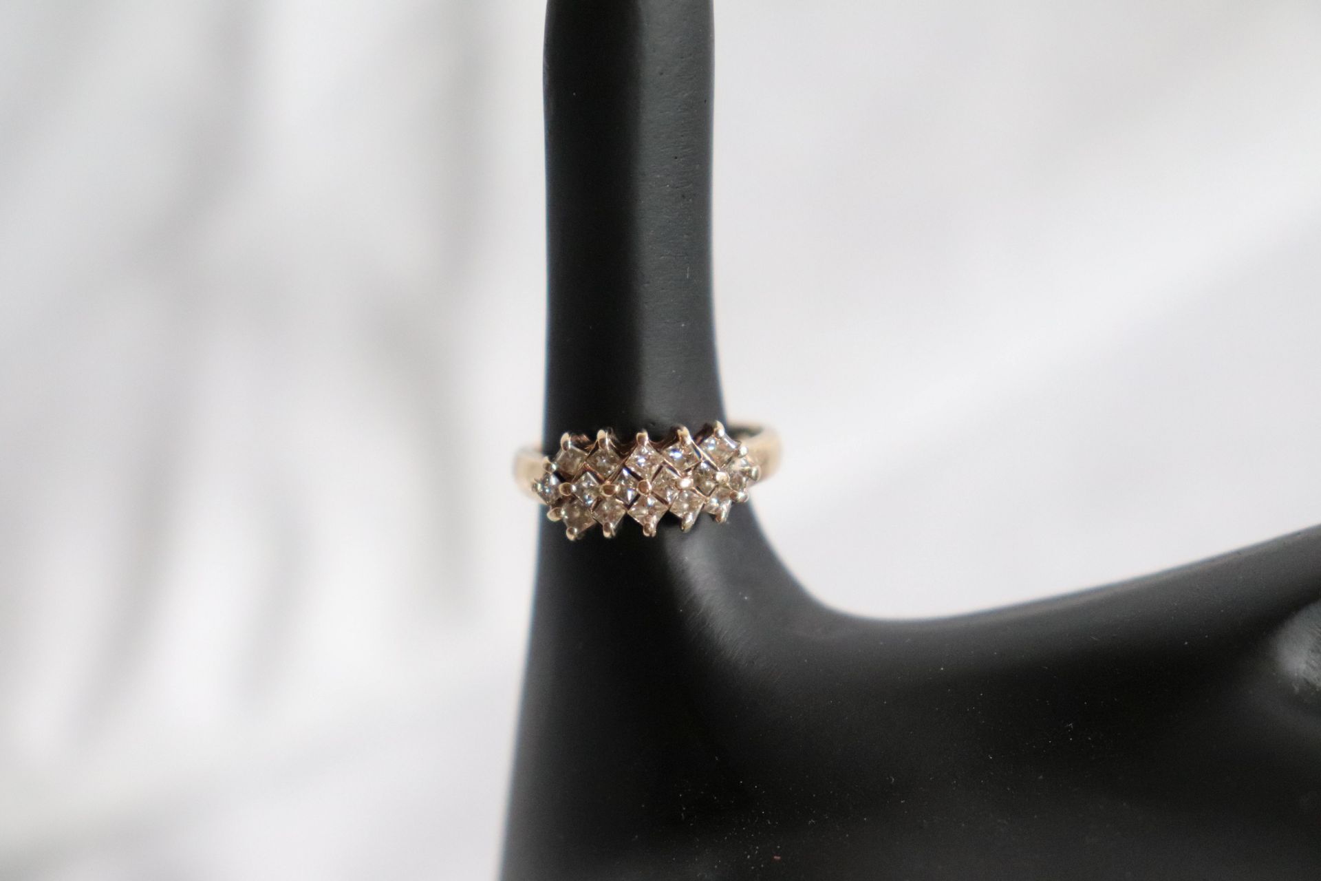 Lady's diamond 14k gold ring