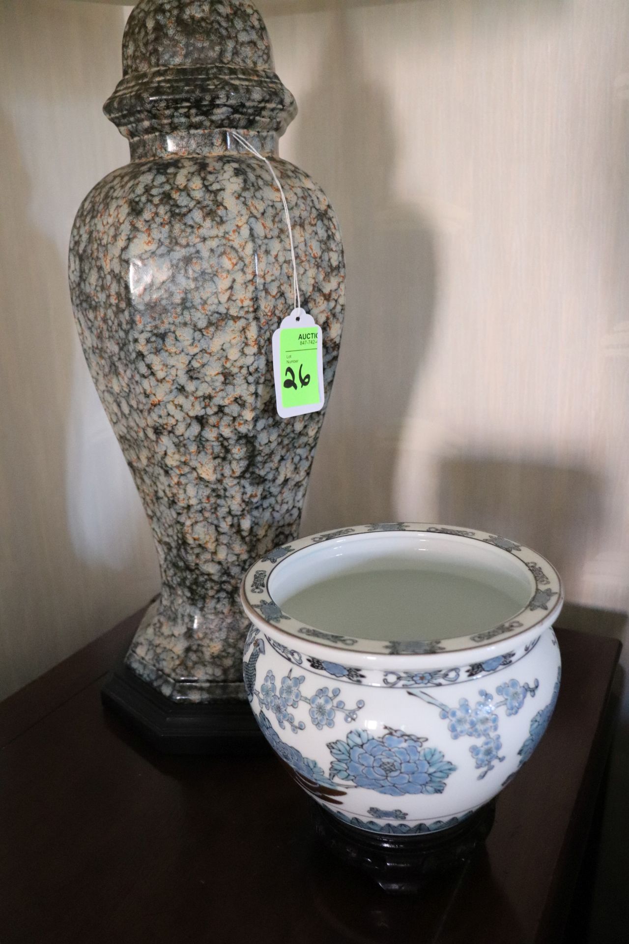 Ceramic table lamp with shade on stand - Image 2 of 2