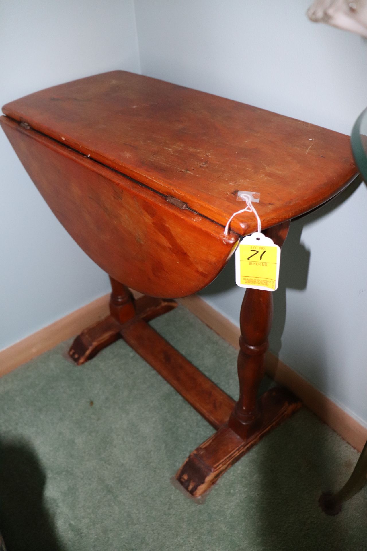 Maple finish drop leaf side table, approximate height 23"