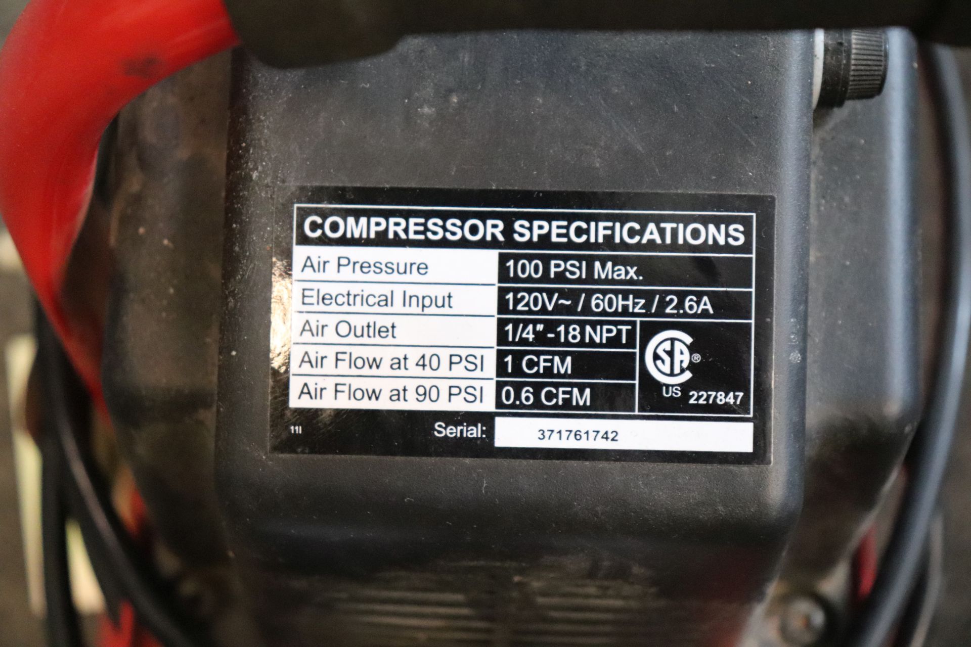 100 psi 1/3 Hp 3 Gallon air compressor - Image 2 of 2