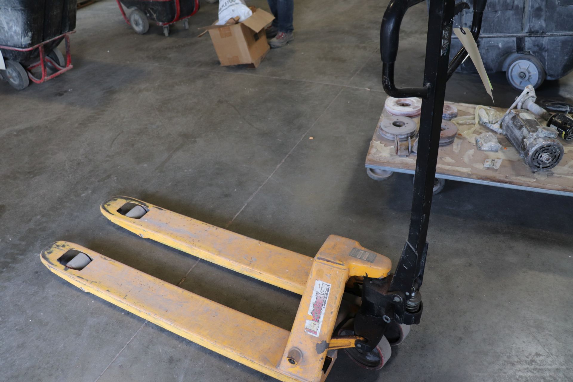 Standard Easy pallet truck with a 5500 lb capacity, serial EZE-551940 (late removal for pallet jack)