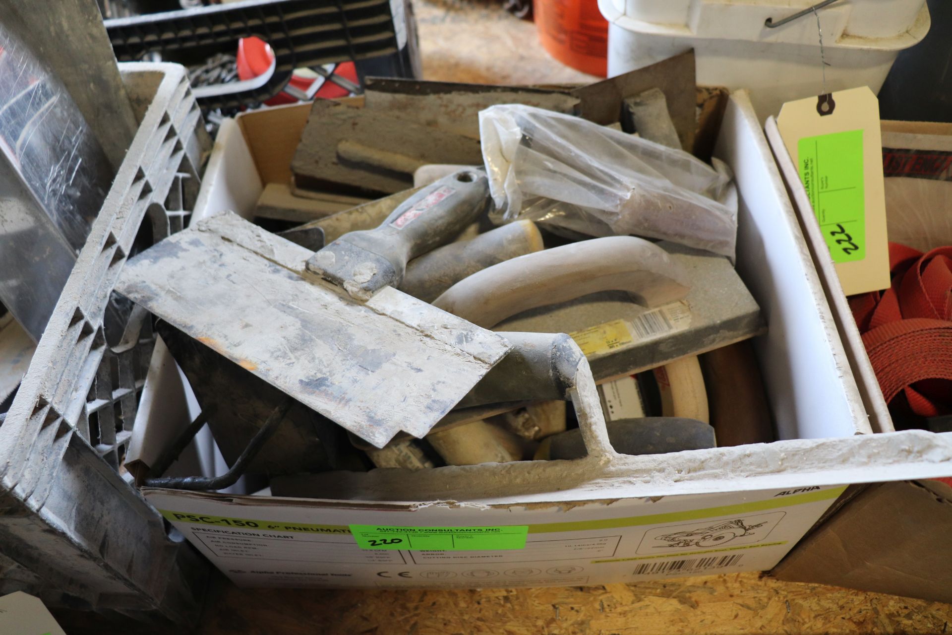 Trowels and tiling tools