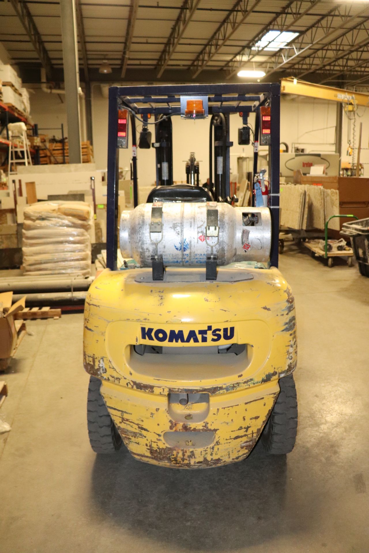 Komatsu 25 forklift, model FG25T-12, serial 565414A, 3,650 lb capacity, truck weight 9,150 lb (late - Image 3 of 6