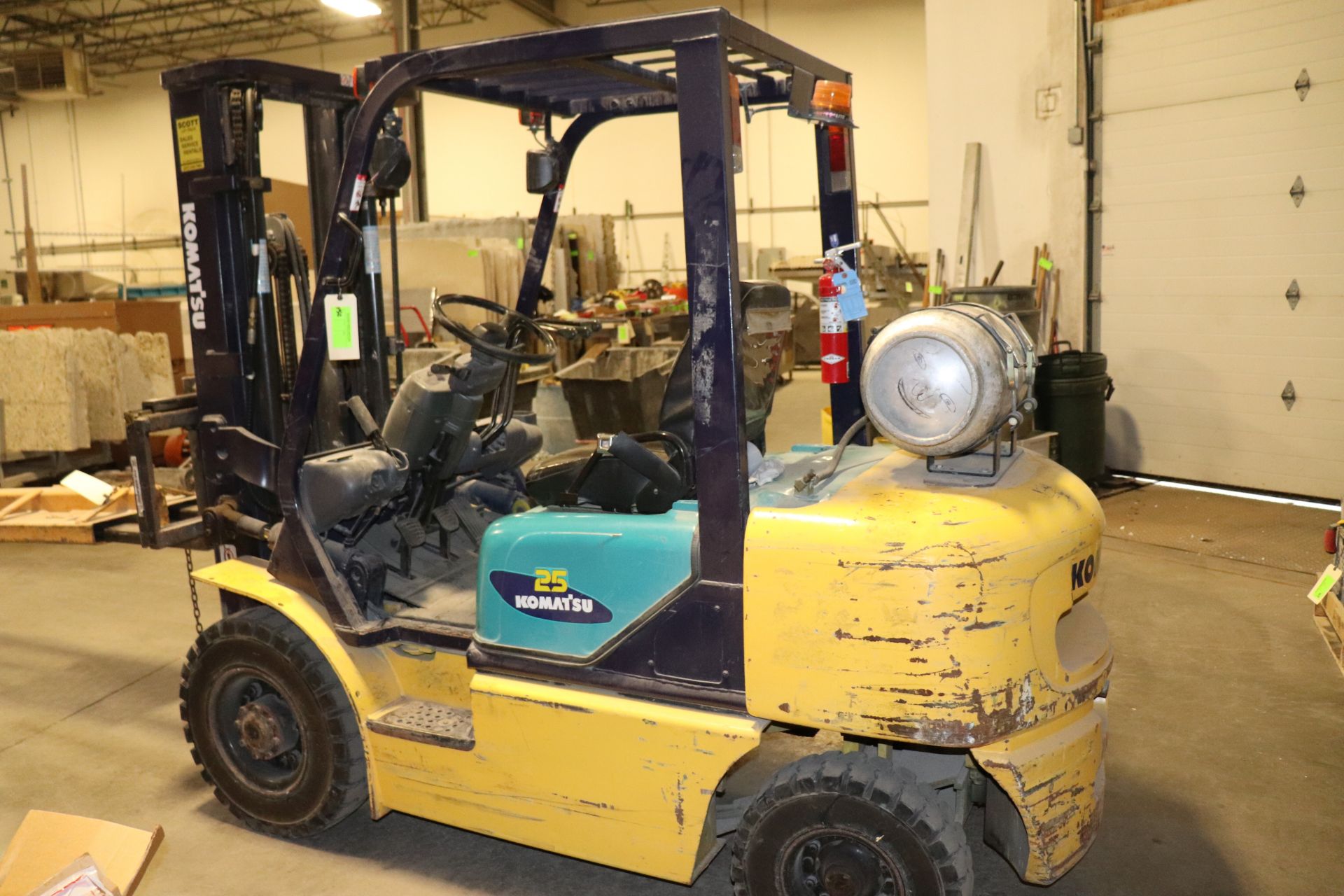 Komatsu 25 forklift, model FG25T-12, serial 565414A, 3,650 lb capacity, truck weight 9,150 lb (late - Image 4 of 6