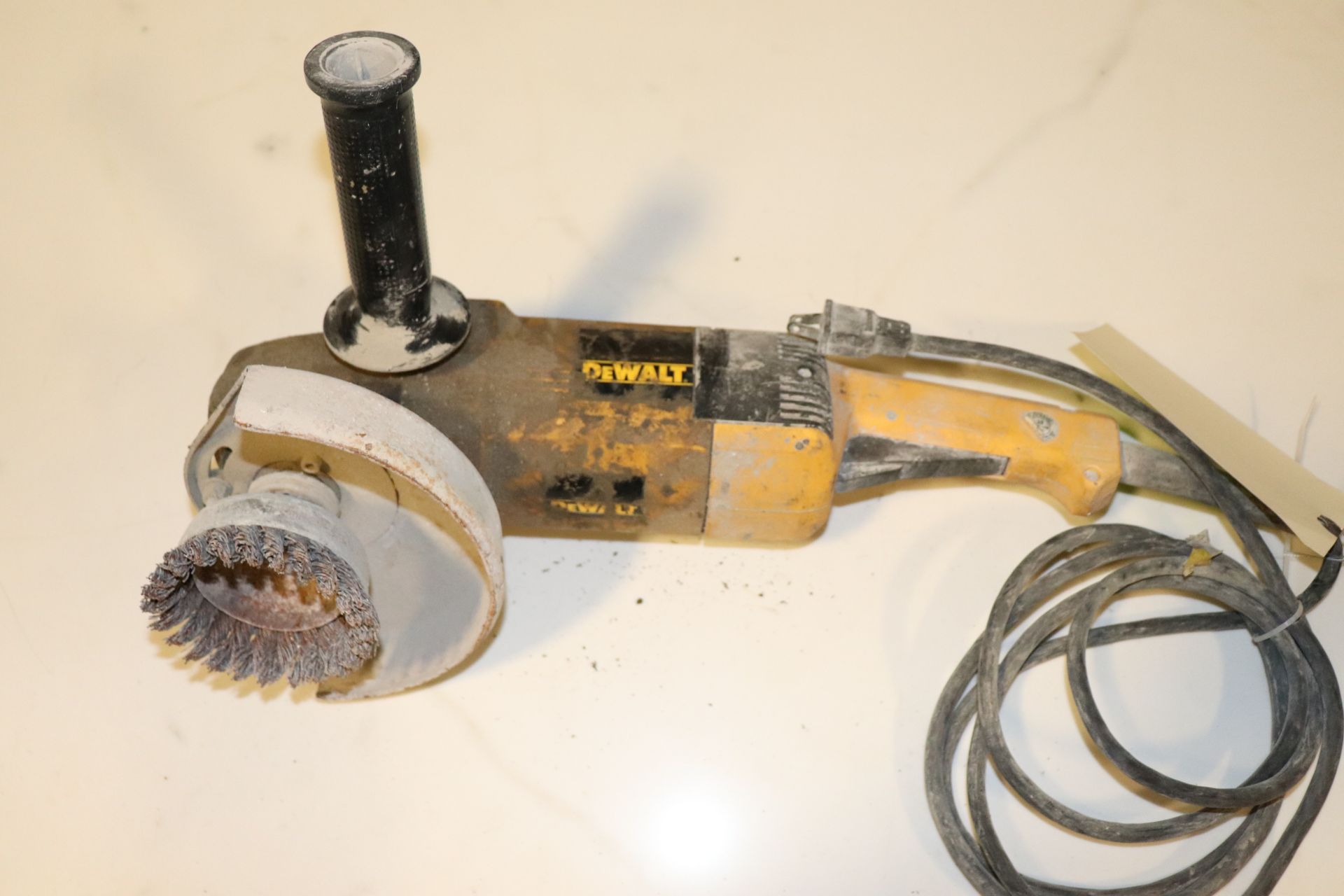 Dewalt model DW474 7" angle grinder