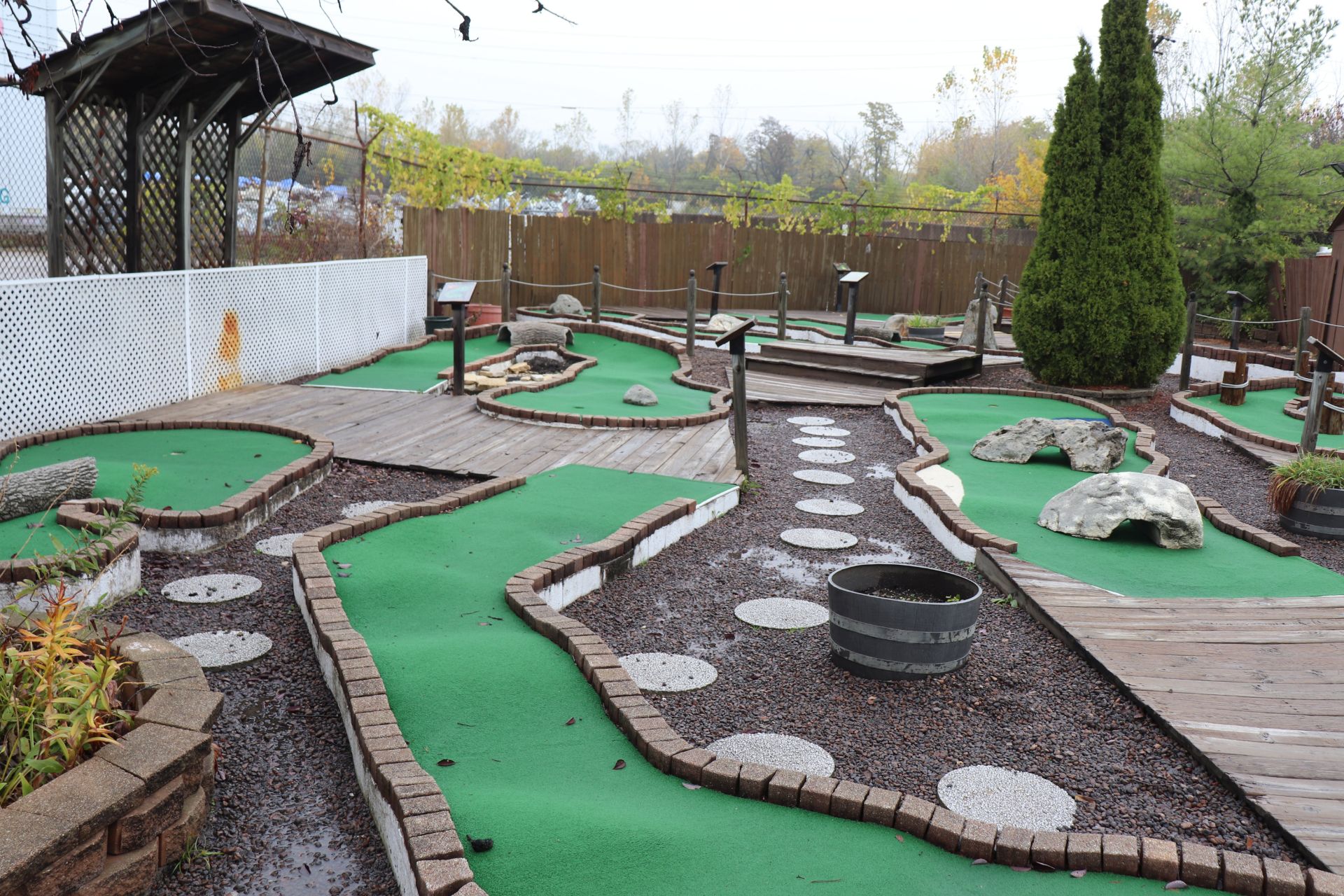 Modular 18-hole mini golf course by Micro Golf Cost of Wisconsin Inc., blueprints provided, carpet p - Image 6 of 9