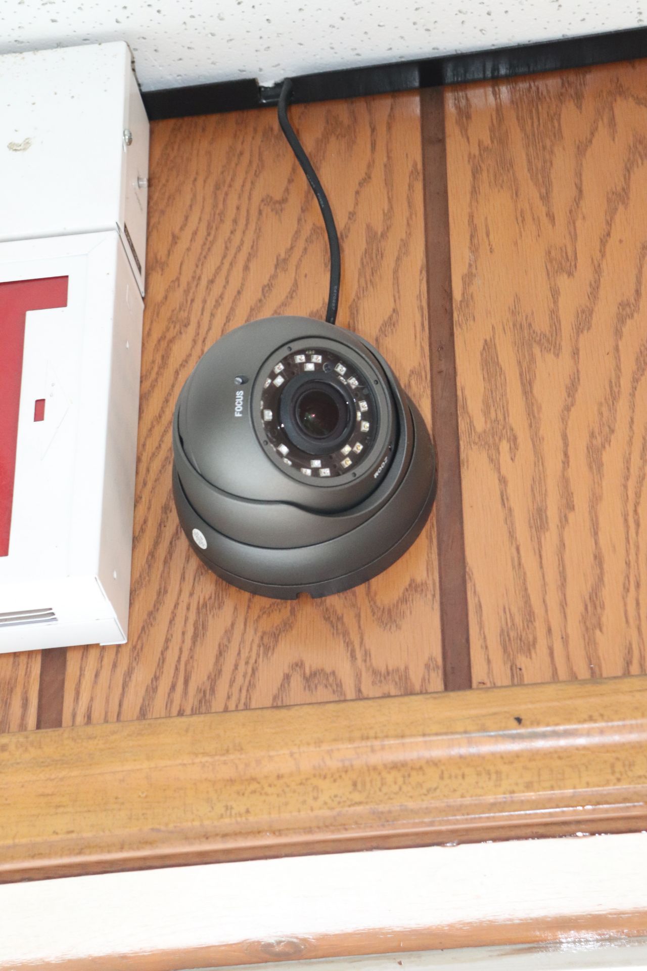 Security system with 12 exterior cameras, model KE-7116SX includes manual - Image 2 of 5