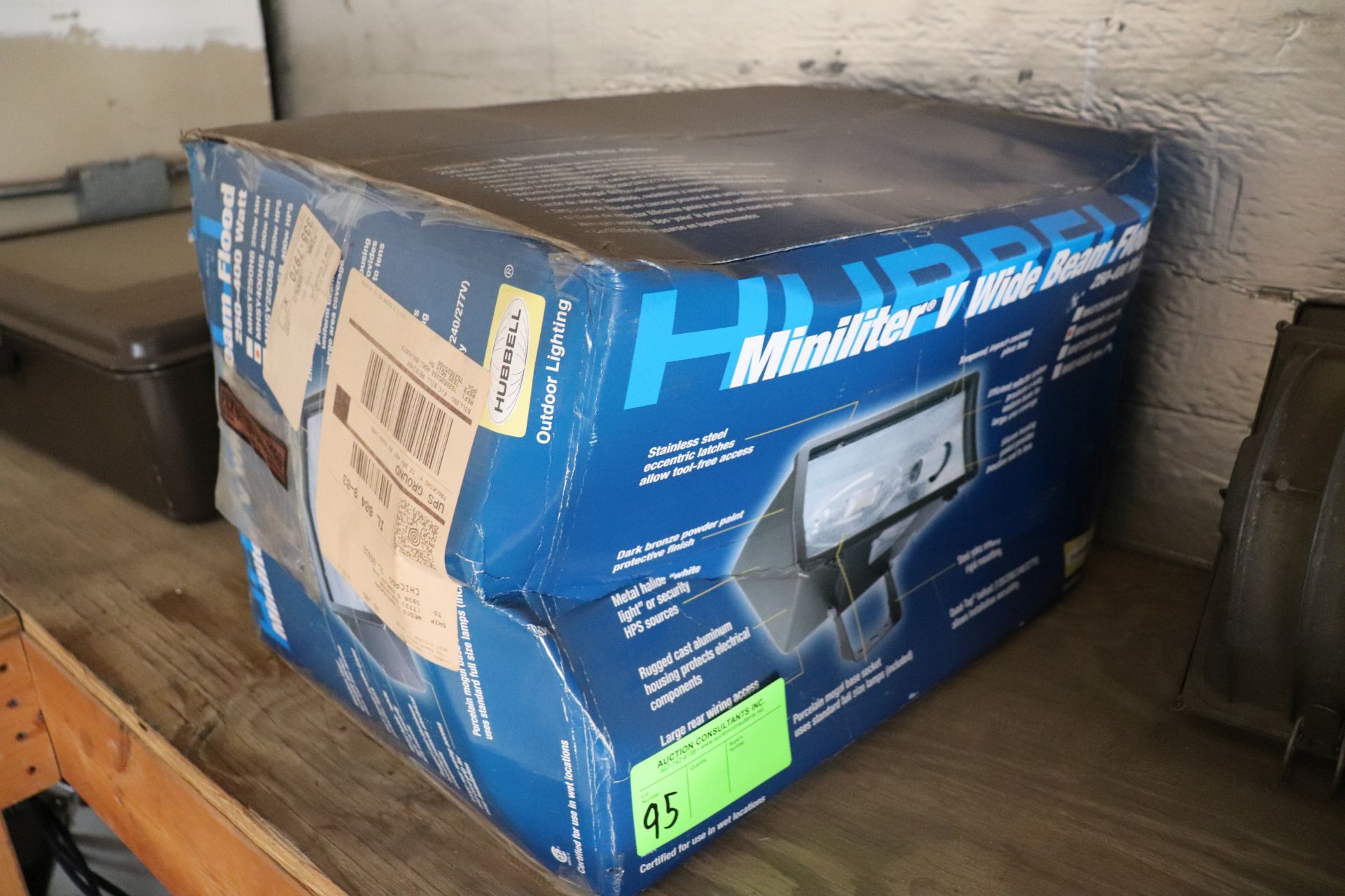 Miniliter wide beam flood light by Hubbell, new in box