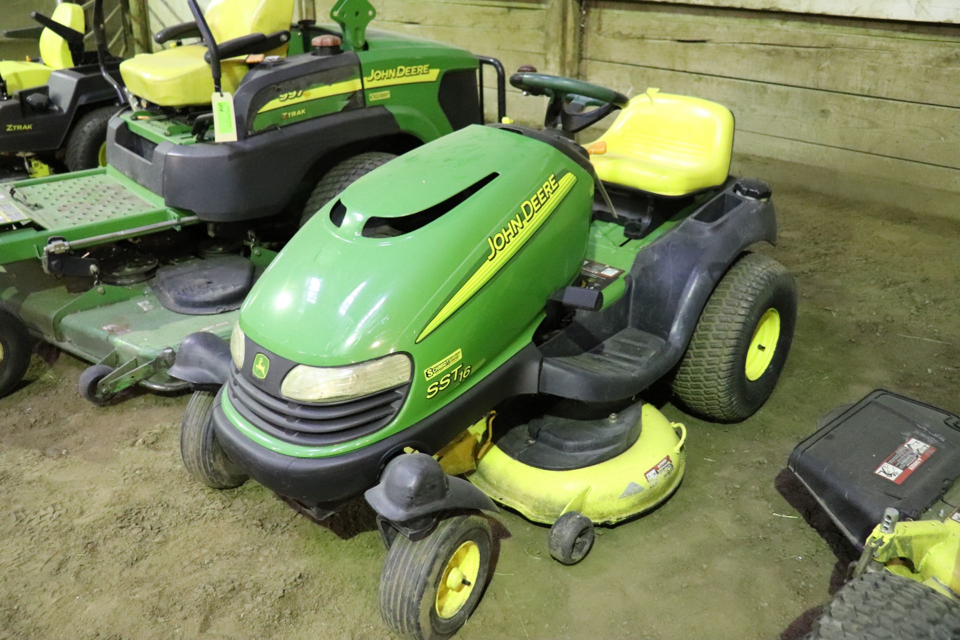 John Deere SST16 Zero-turn mower serial: M0SS16B010067 - Image 2 of 5