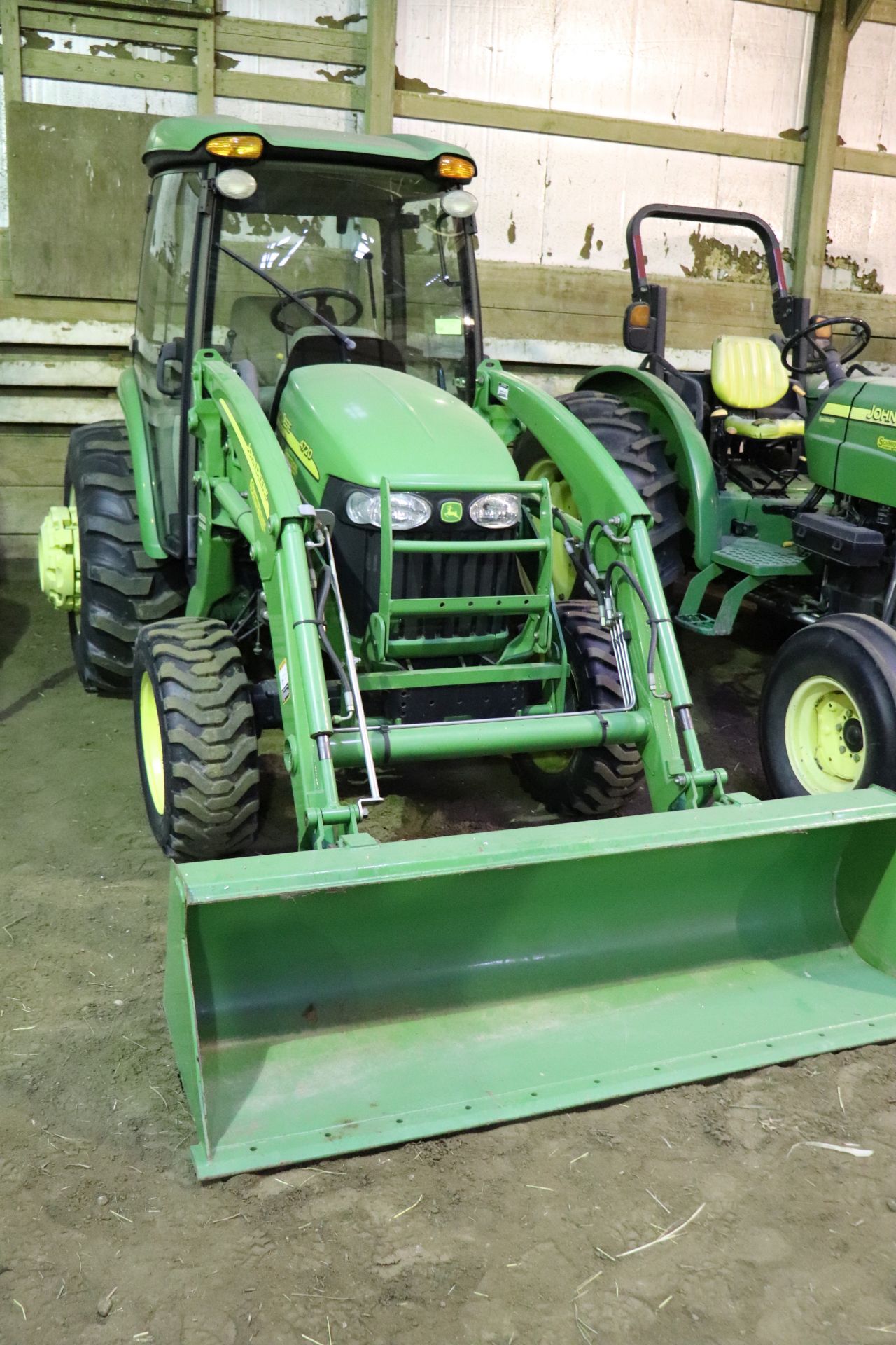 John Deere 4720 Compact Utility tractor 149 Hours, loader included