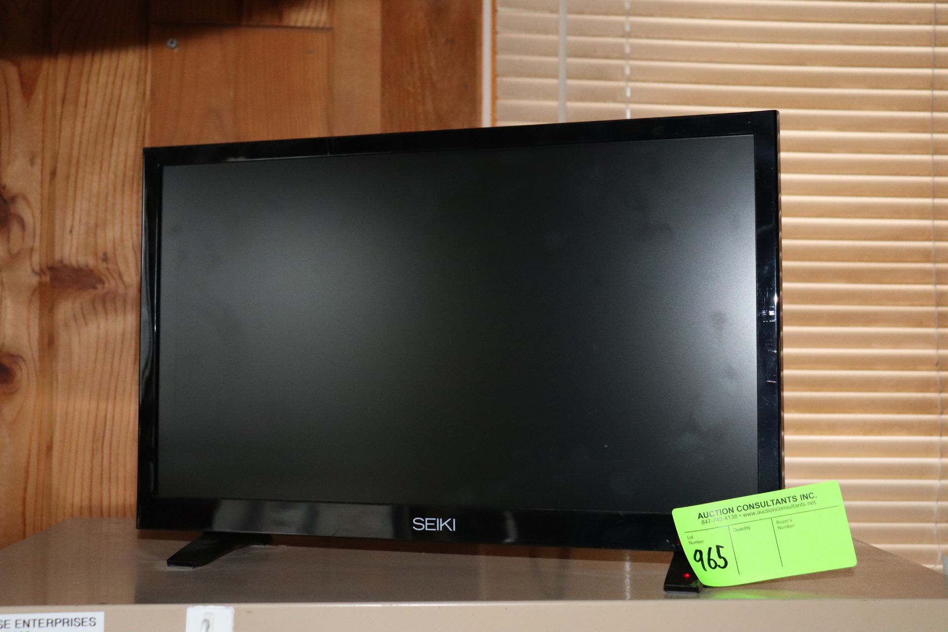 Seiki monitor, 18"