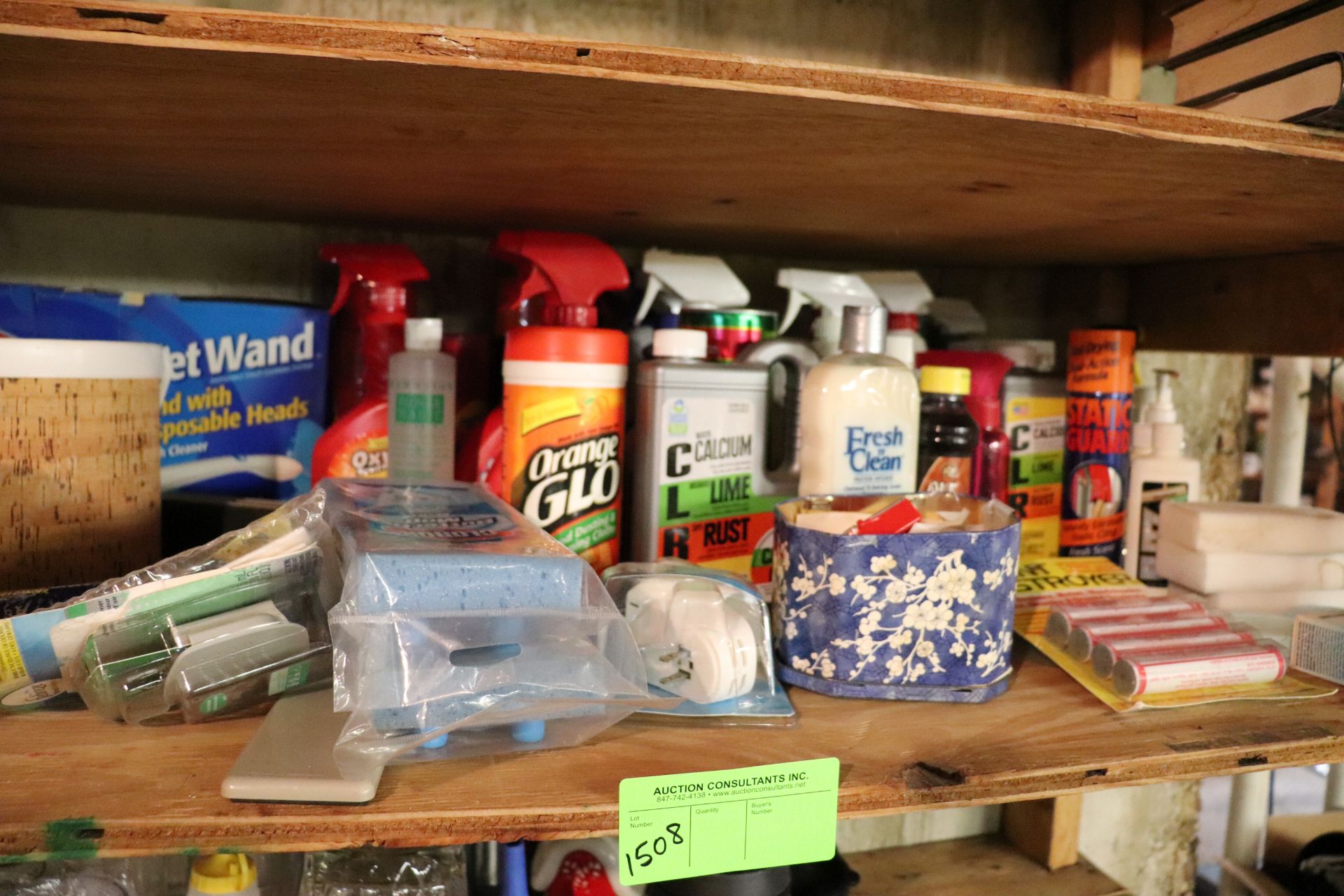 Miscellaneous cleaning supplies