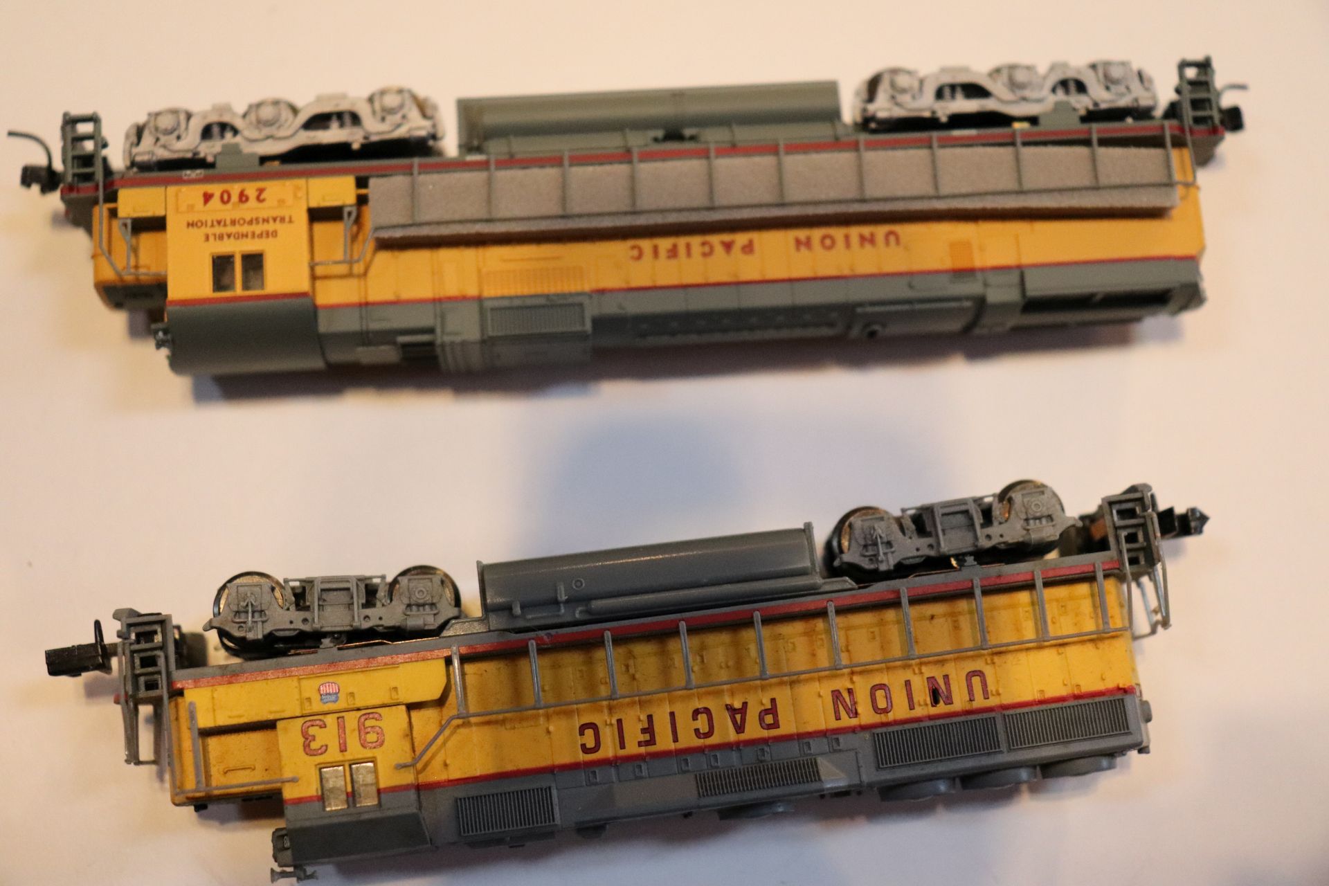 Two Atlas Union Pacific locomotives, 2904 and 913, N scale - Image 3 of 3