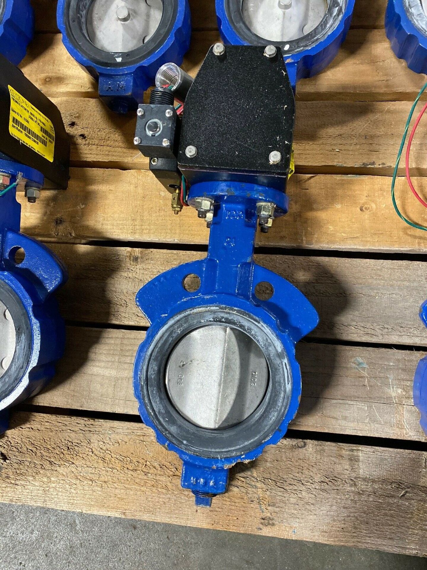 KEYSTONE F79U-006U w/ KEYSTONE FIG. 221 BUTTERFLY VALVE - Image 5 of 5