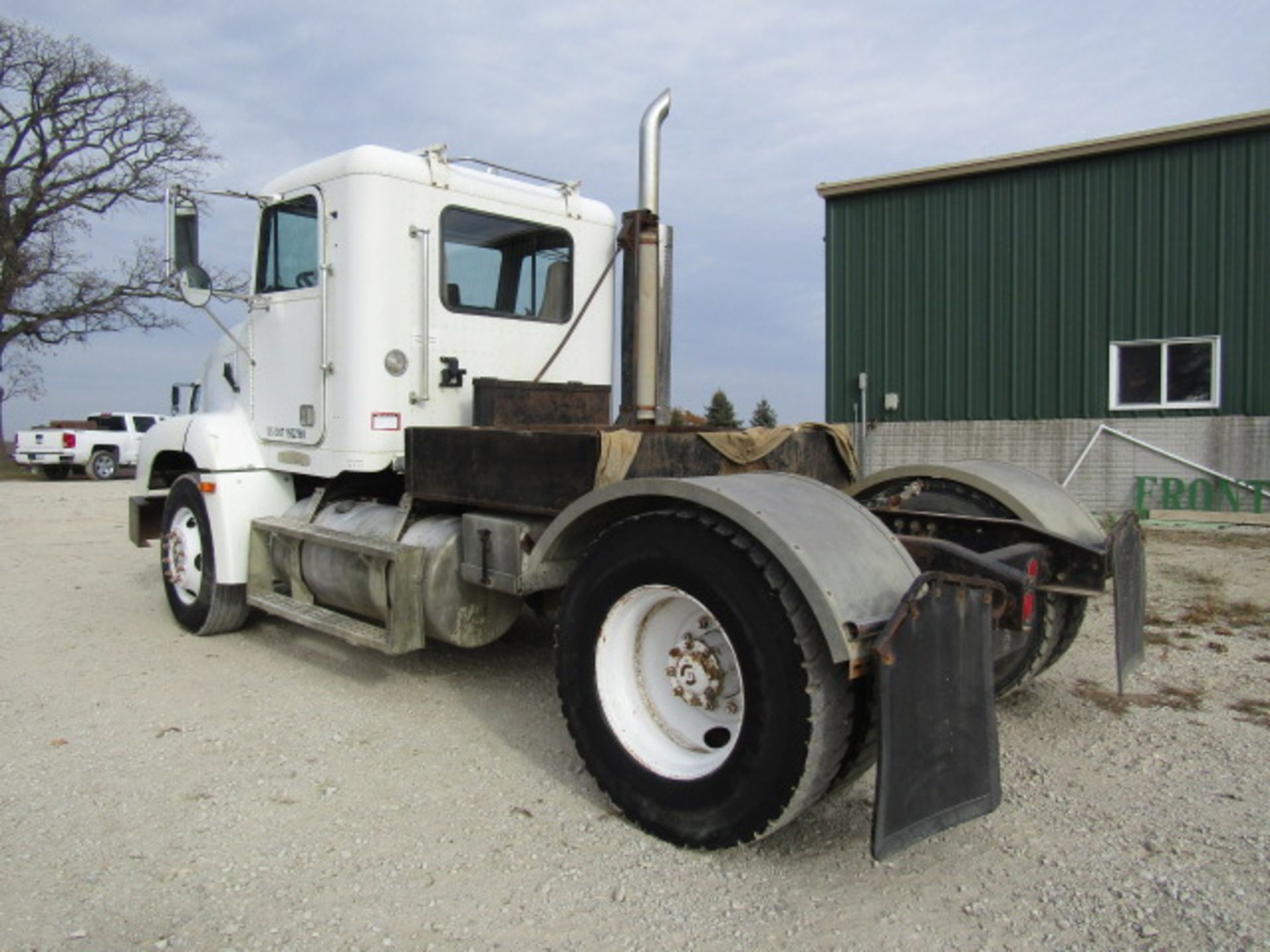 1994 Freightliner, VIN #1FUW3LYA0RH605546, 71,282 Miles, 10 Speed Eaton Fuller Manual - Image 4 of 41