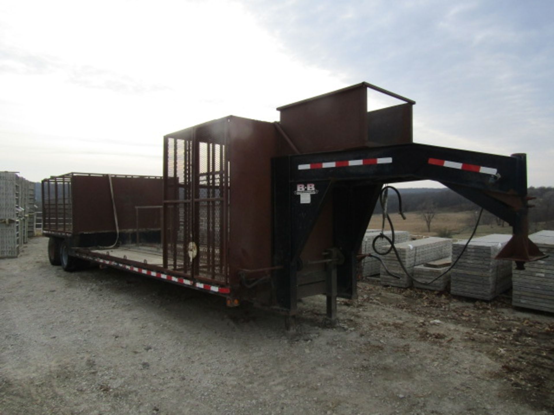 2004 B-B Gooseneck Trailer, Tandem Axle, 18' 8" x 9' 6" Well, 8' 7" Top Deck, Located in - Image 2 of 9