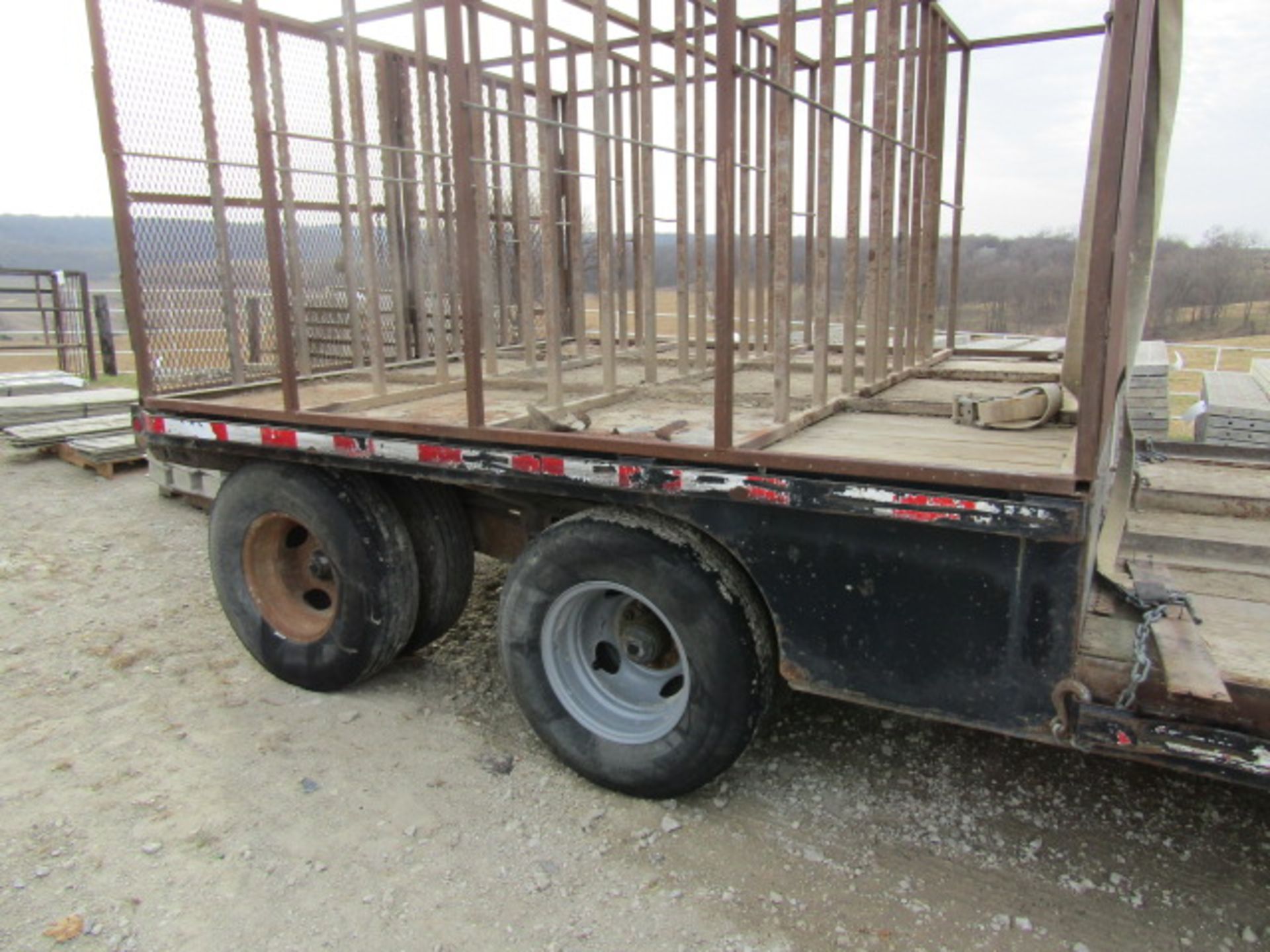 2004 B-B Gooseneck Trailer, Tandem Axle, 18' 8" x 9' 6" Well, 8' 7" Top Deck, Located in - Image 4 of 9