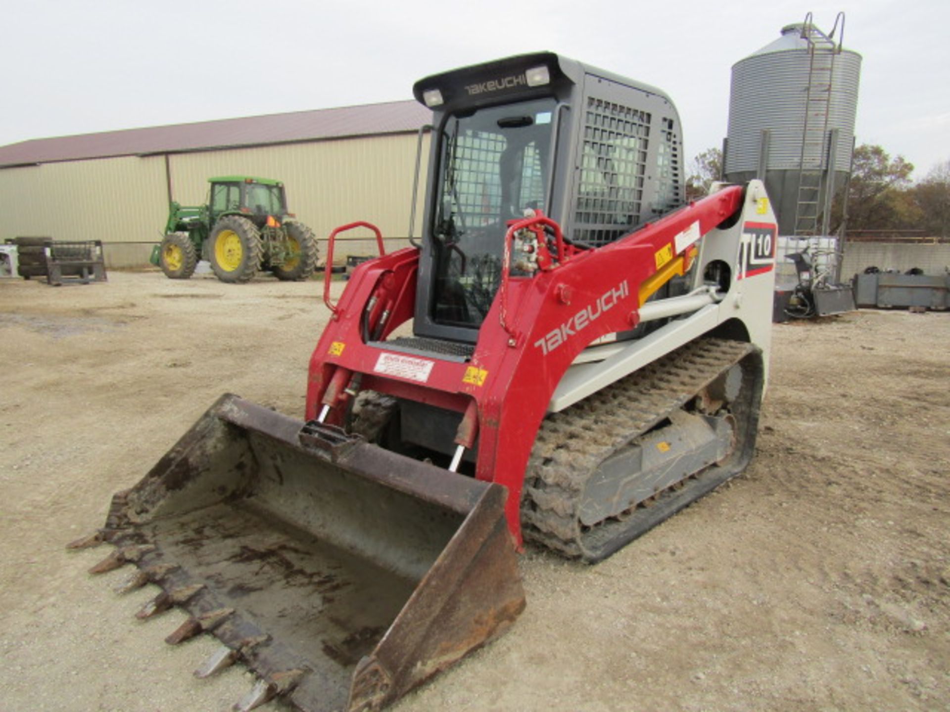 2016 Takeuchi TL10 Uniloader, Serial # 201003309, 448 Hours, with 6'4" Bucket, Bradco Model 10702