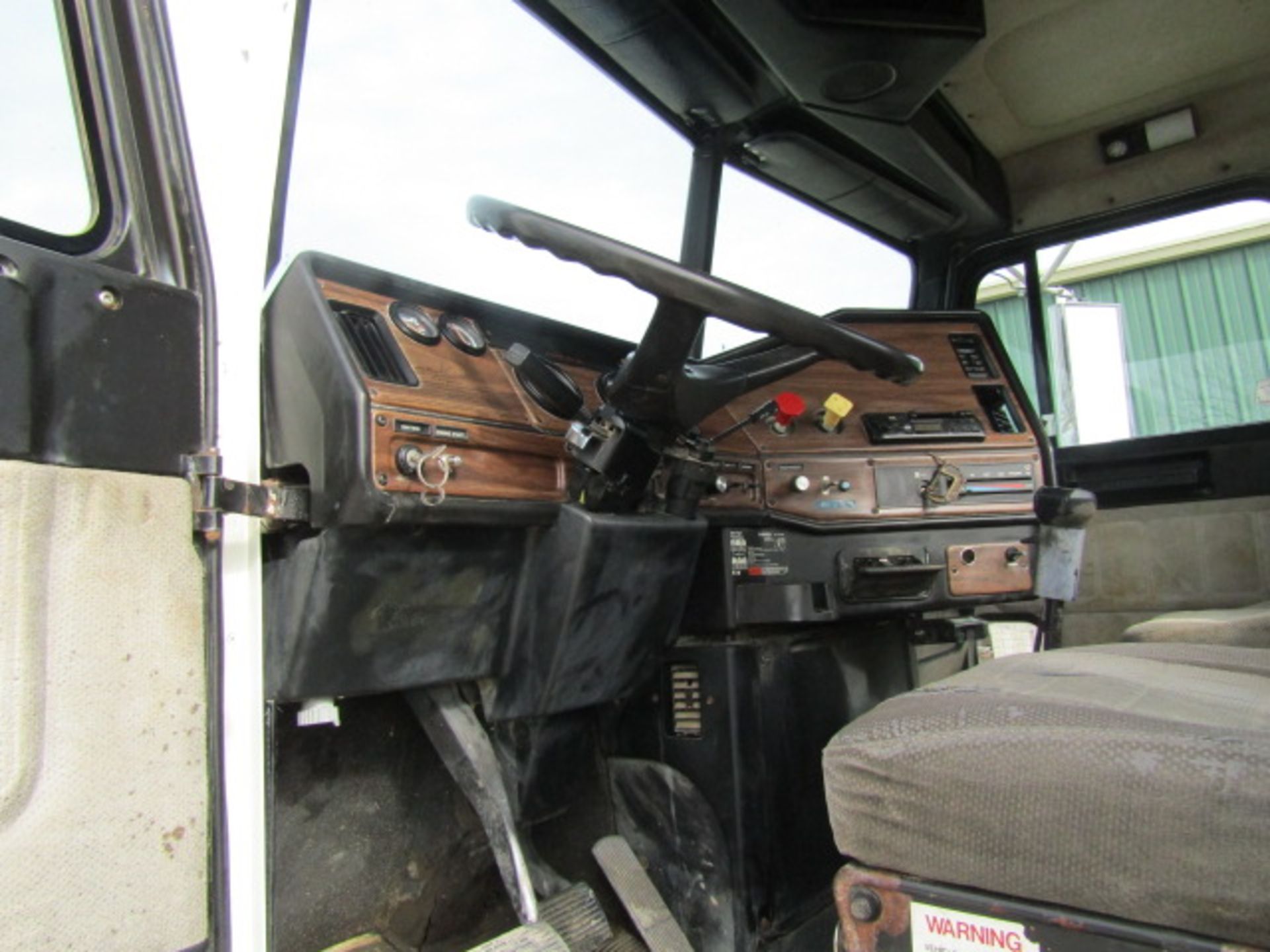 1994 Freightliner, VIN #1FUW3LYA0RH605546, 71,282 Miles, 10 Speed Eaton Fuller Manual - Image 15 of 41